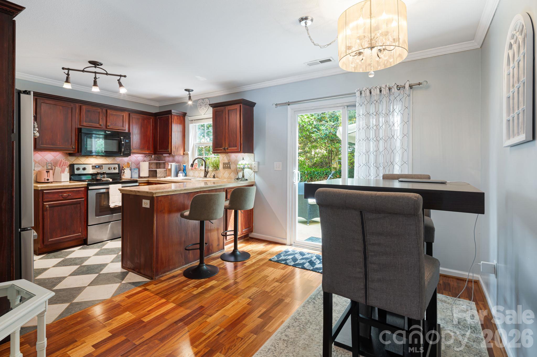 137 Wiltshire Circle Property Photo 8