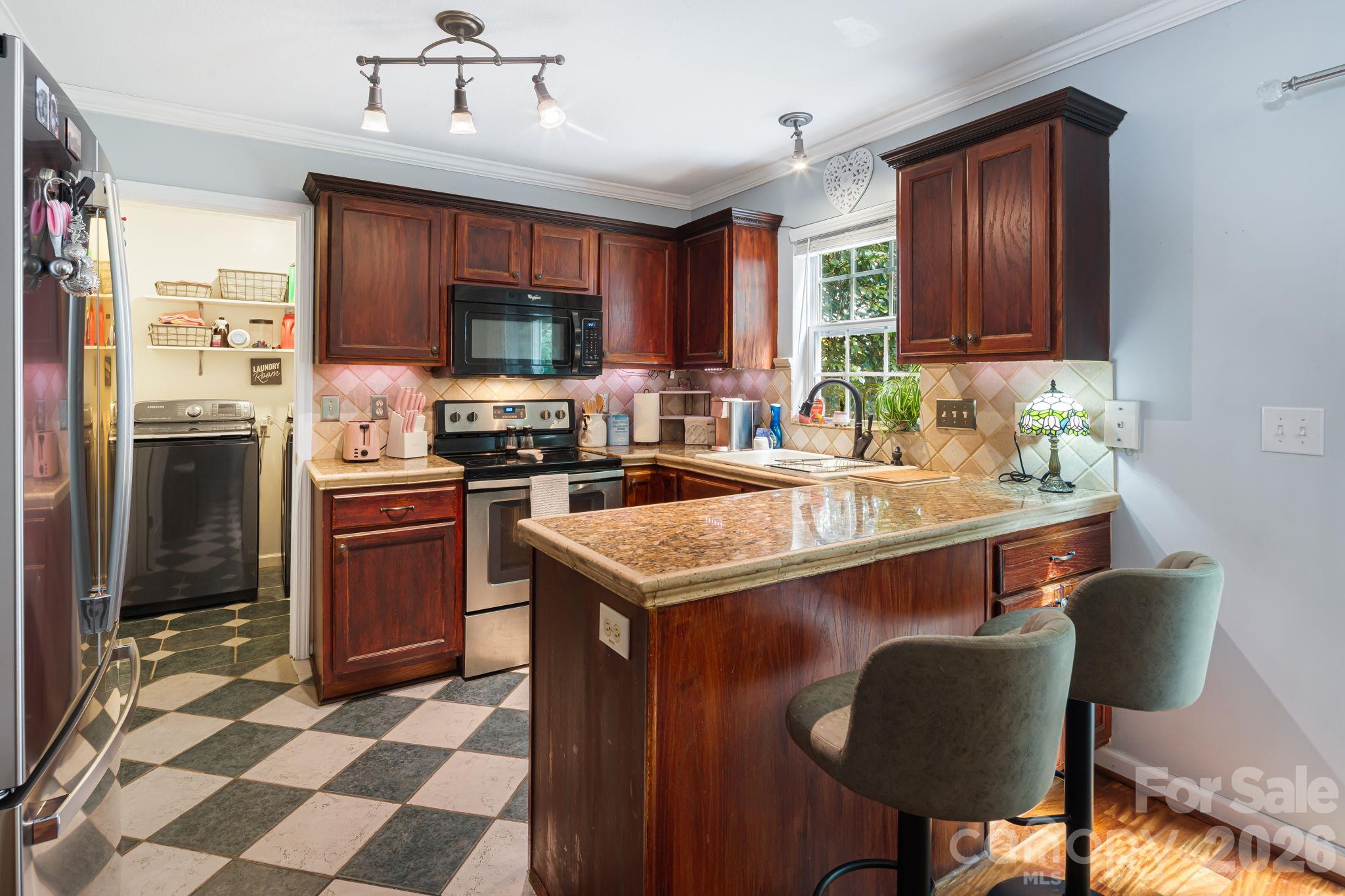 137 Wiltshire Circle Property Photo 11