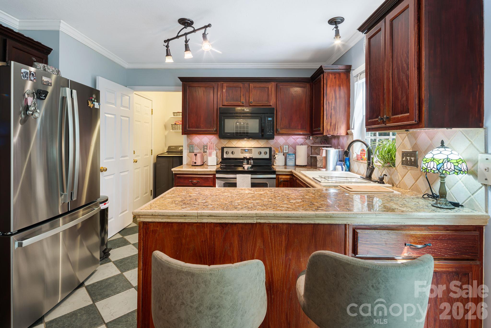 137 Wiltshire Circle Property Photo 12