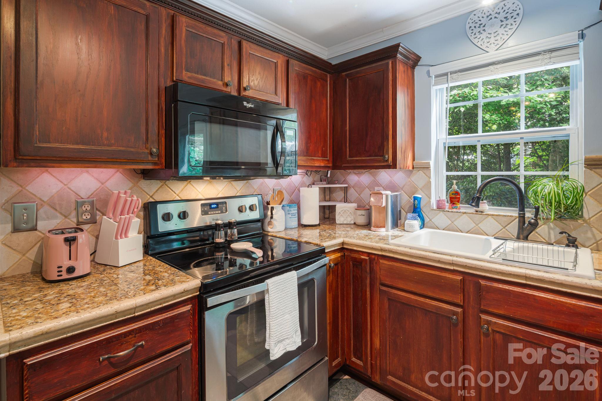 137 Wiltshire Circle Property Photo 13
