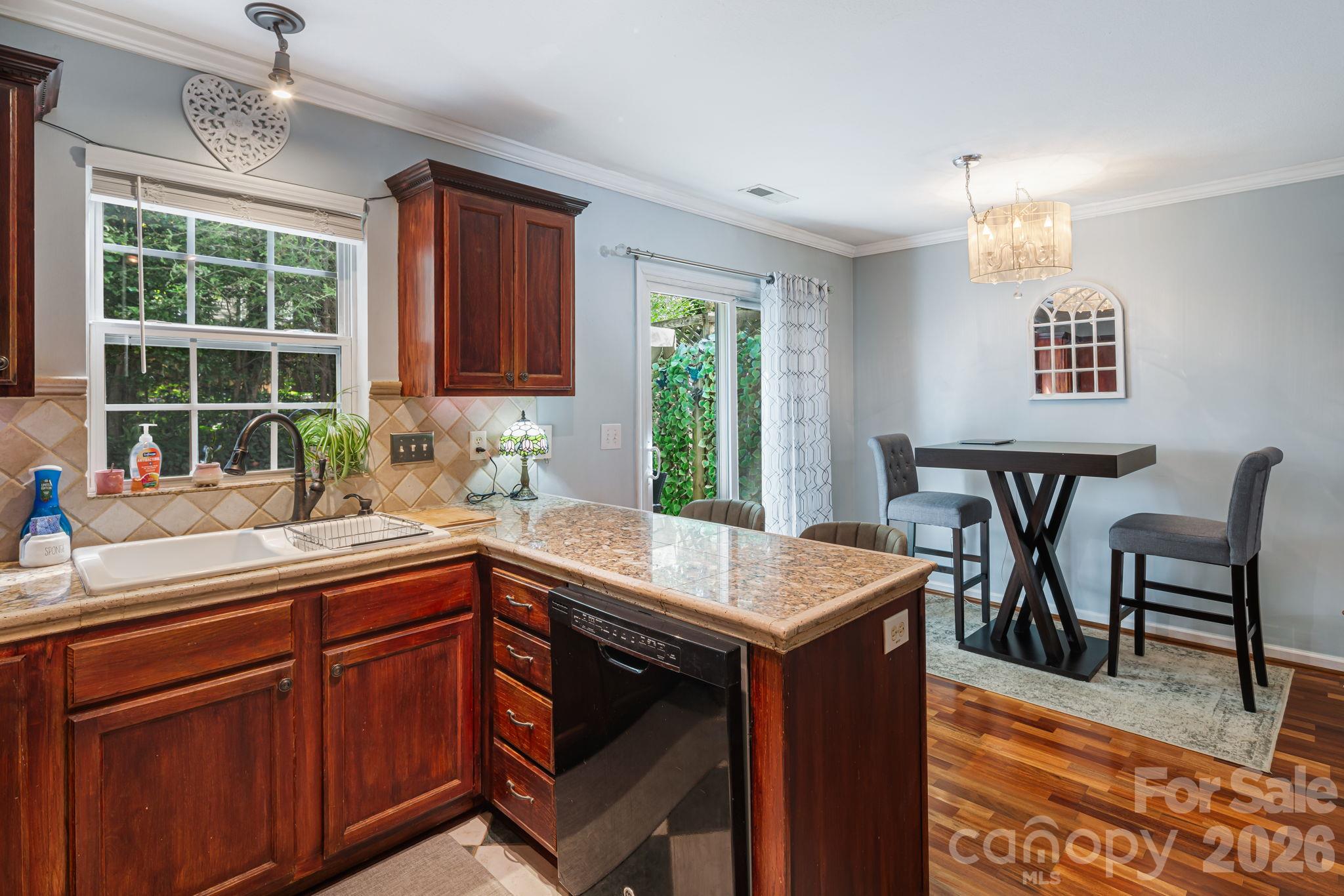 137 Wiltshire Circle Property Photo 14