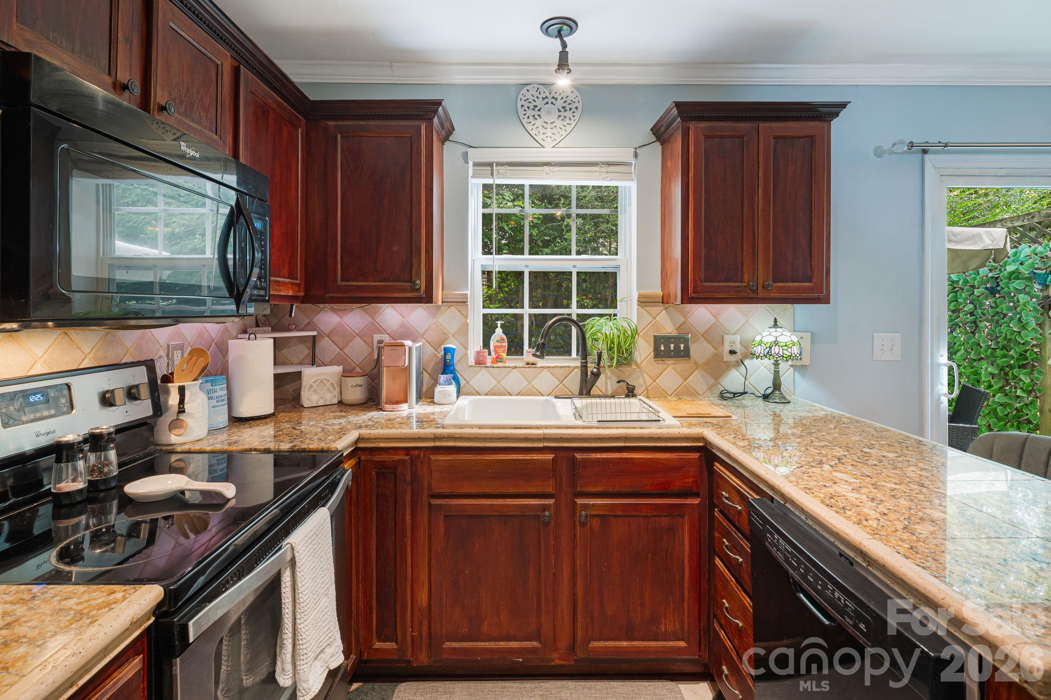 137 Wiltshire Circle Property Photo 15