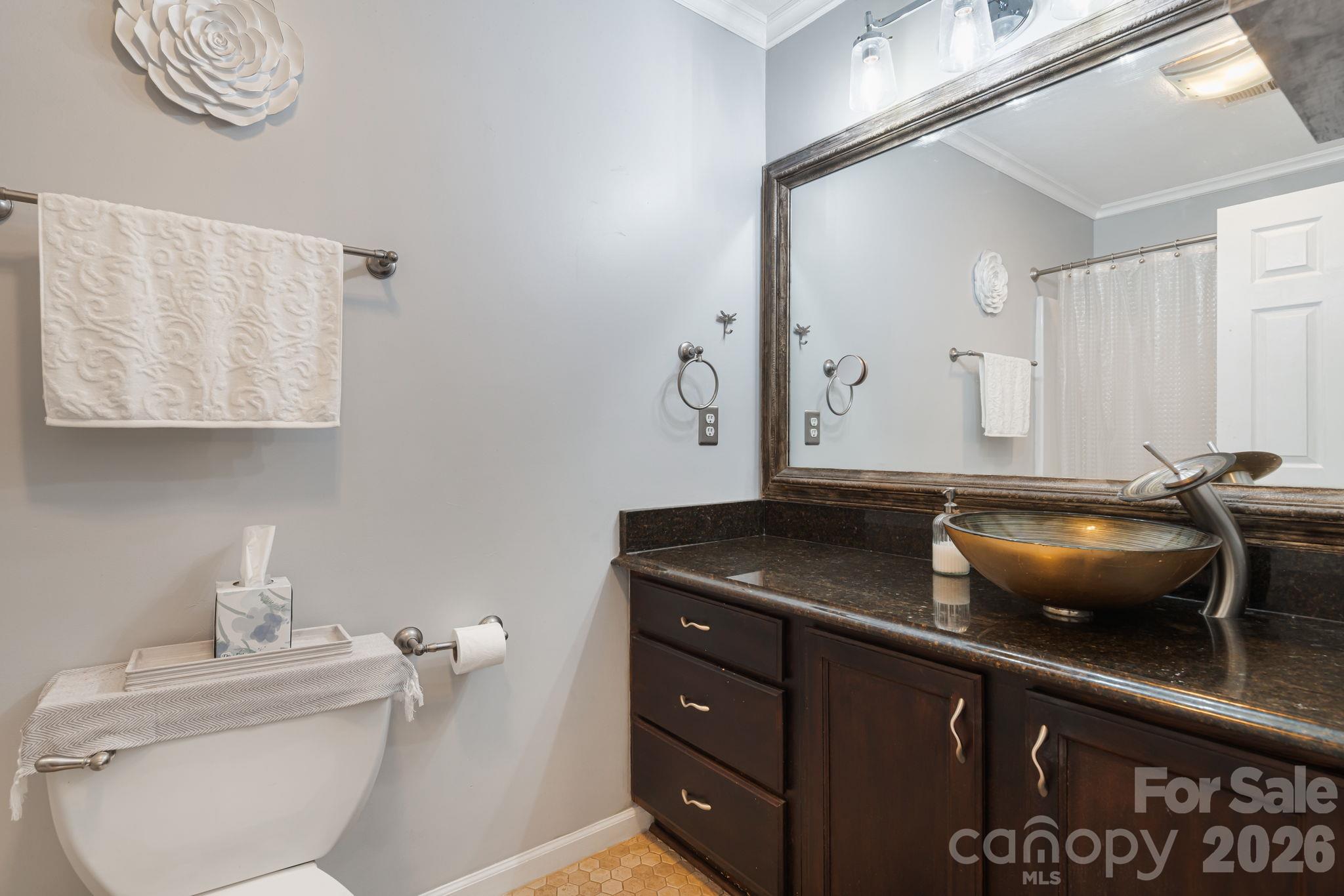 137 Wiltshire Circle Property Photo 24