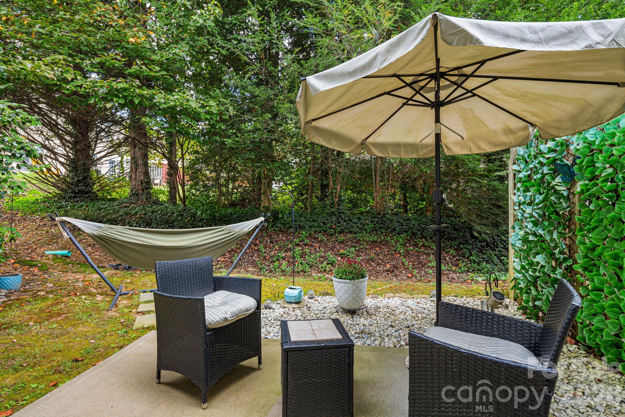 137 Wiltshire Circle Property Photo 28