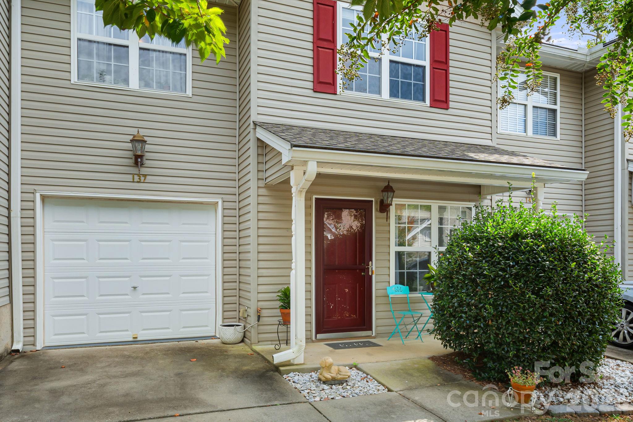 137 Wiltshire Circle Property Photo 29