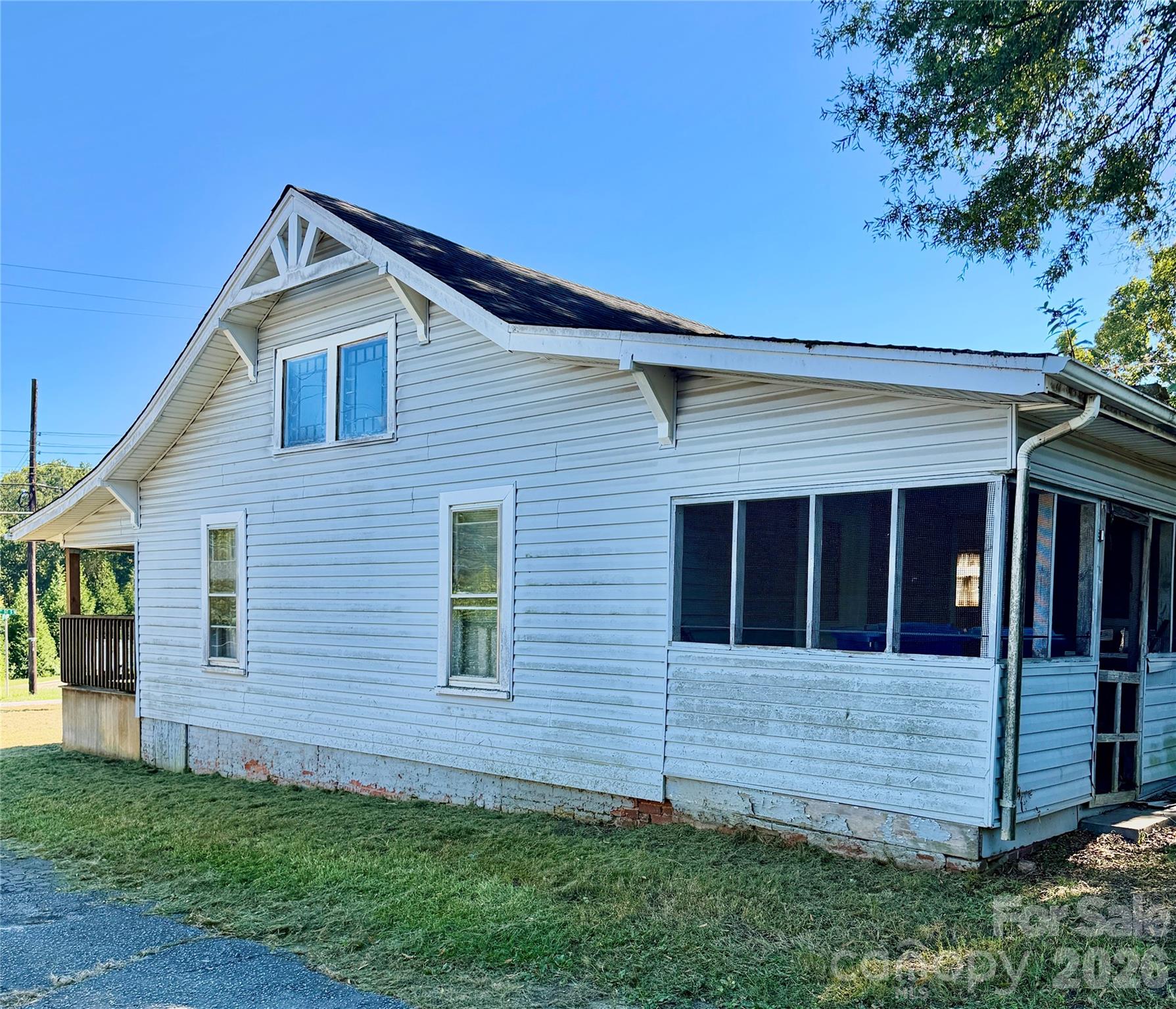302 33rd Street Property Photo 3