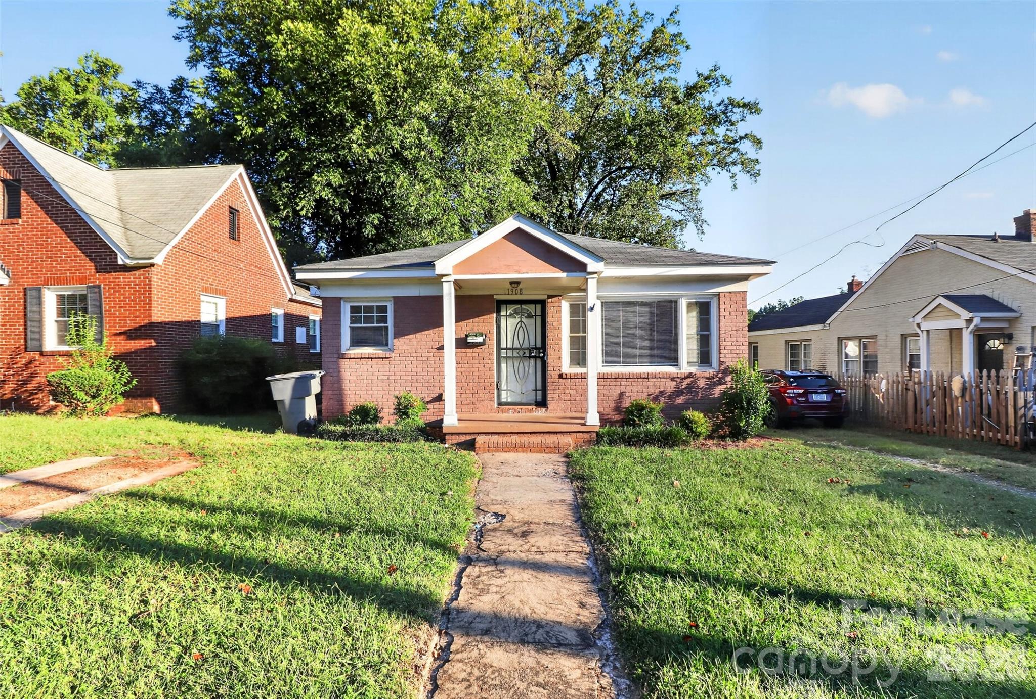 1908 Woodcrest Avenue Property Photo 1
