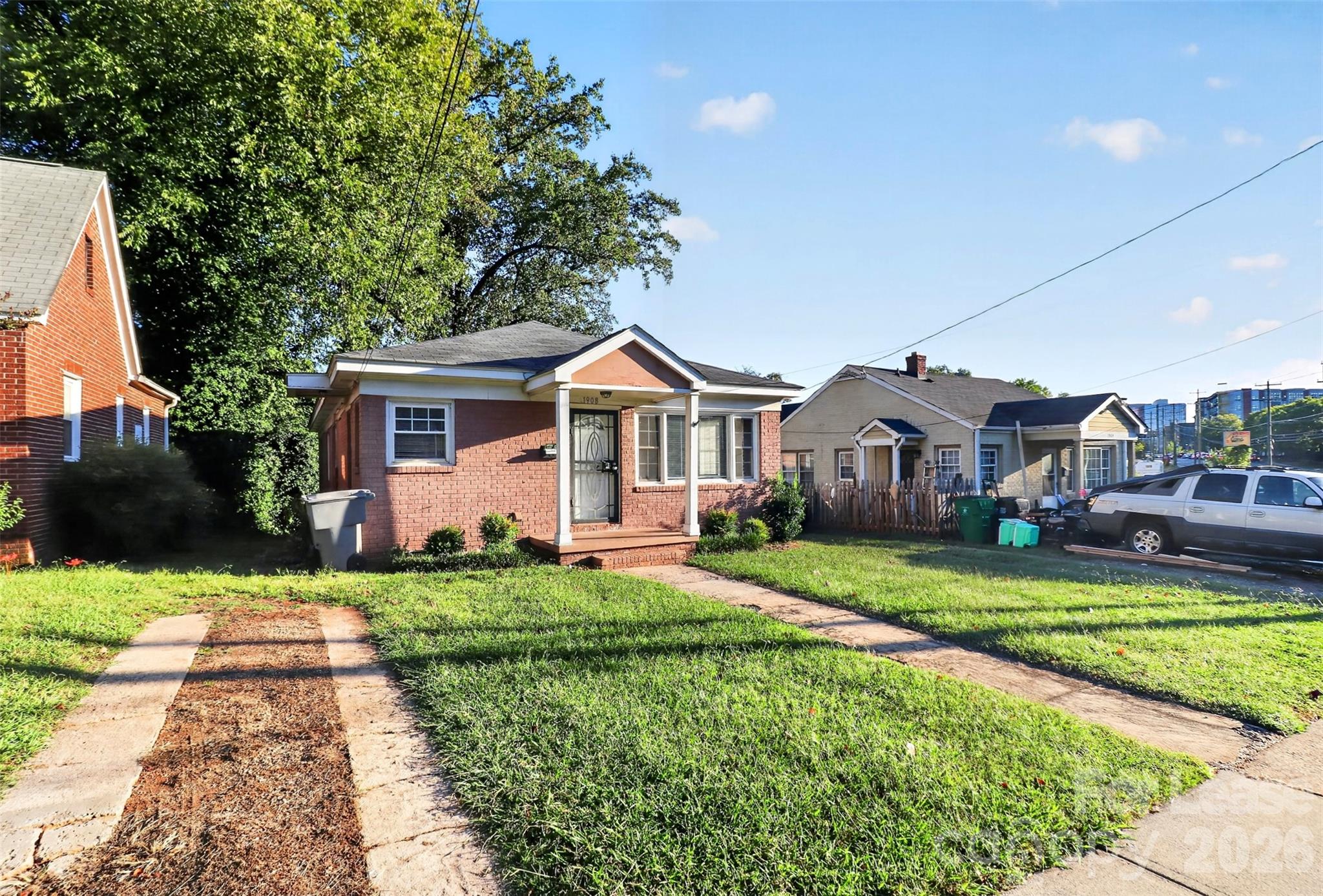 1908 Woodcrest Avenue Property Photo 3