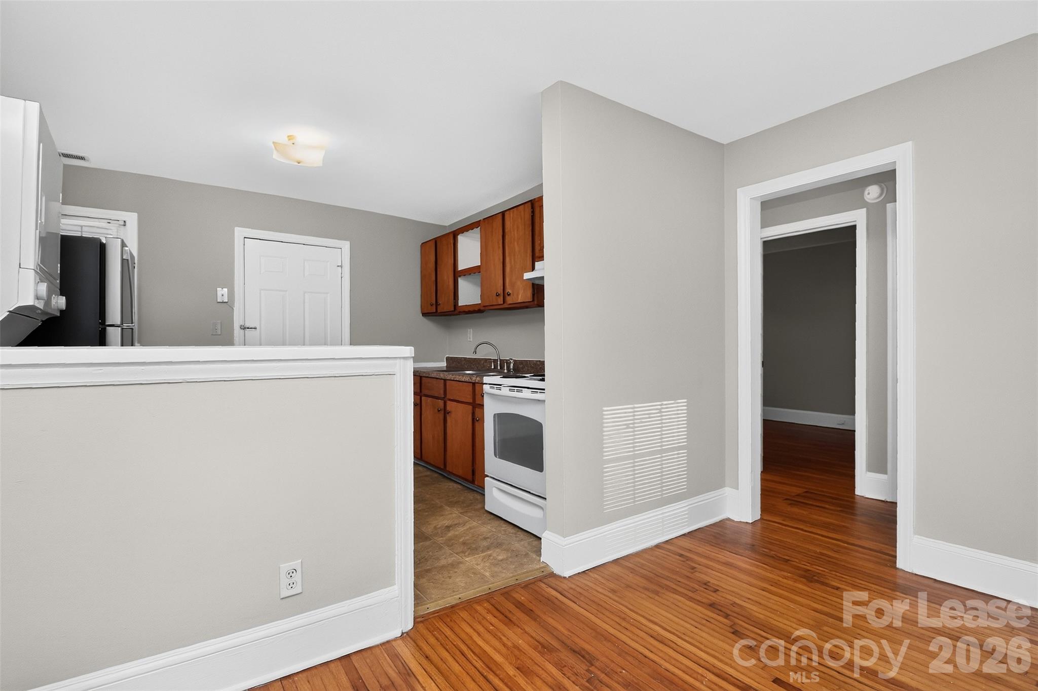 1908 Woodcrest Avenue Property Photo 5