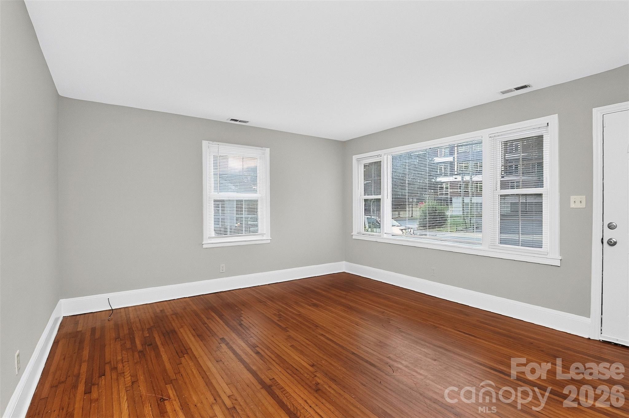 1908 Woodcrest Avenue Property Photo 8