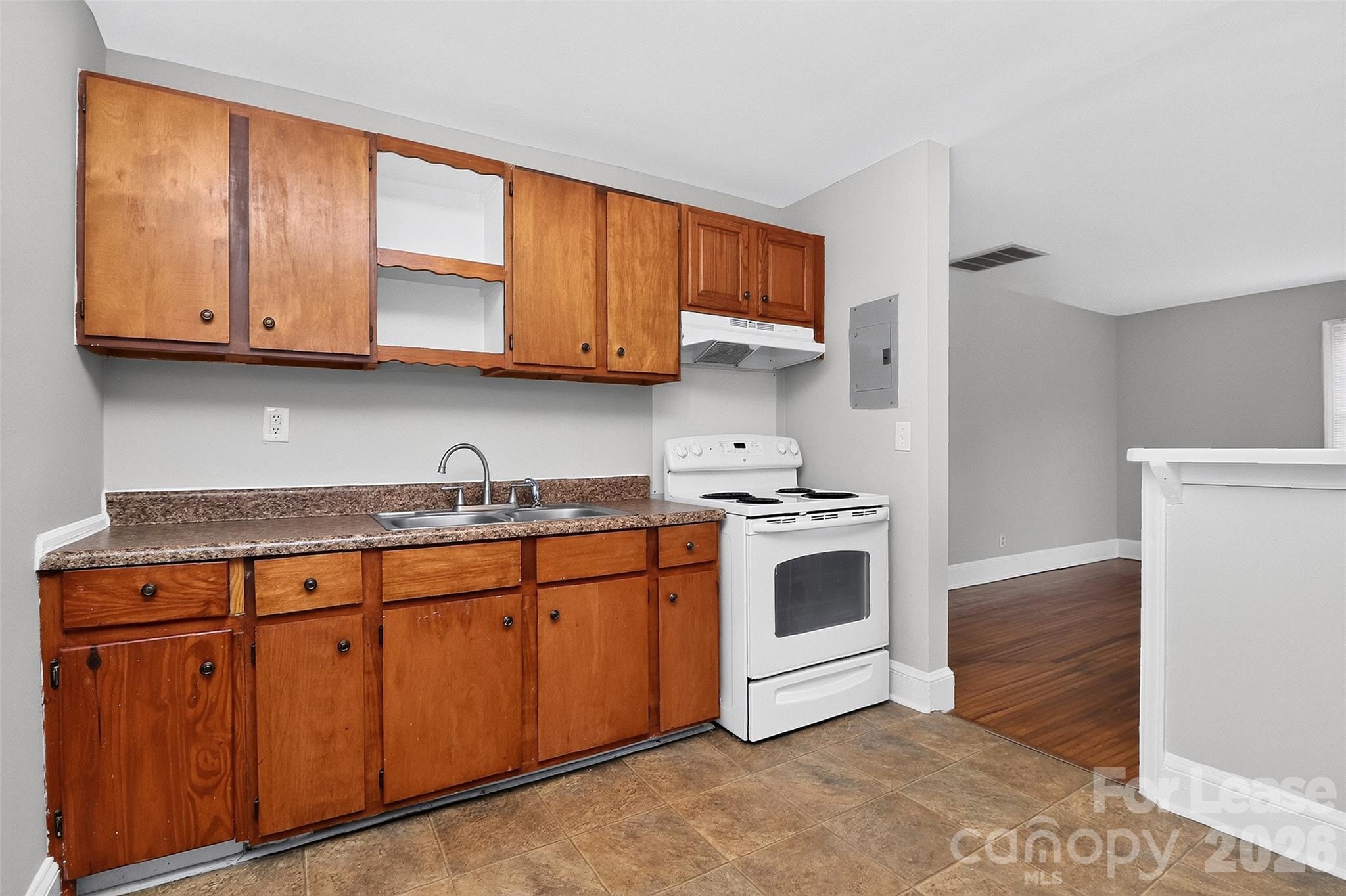 1908 Woodcrest Avenue Property Photo 16