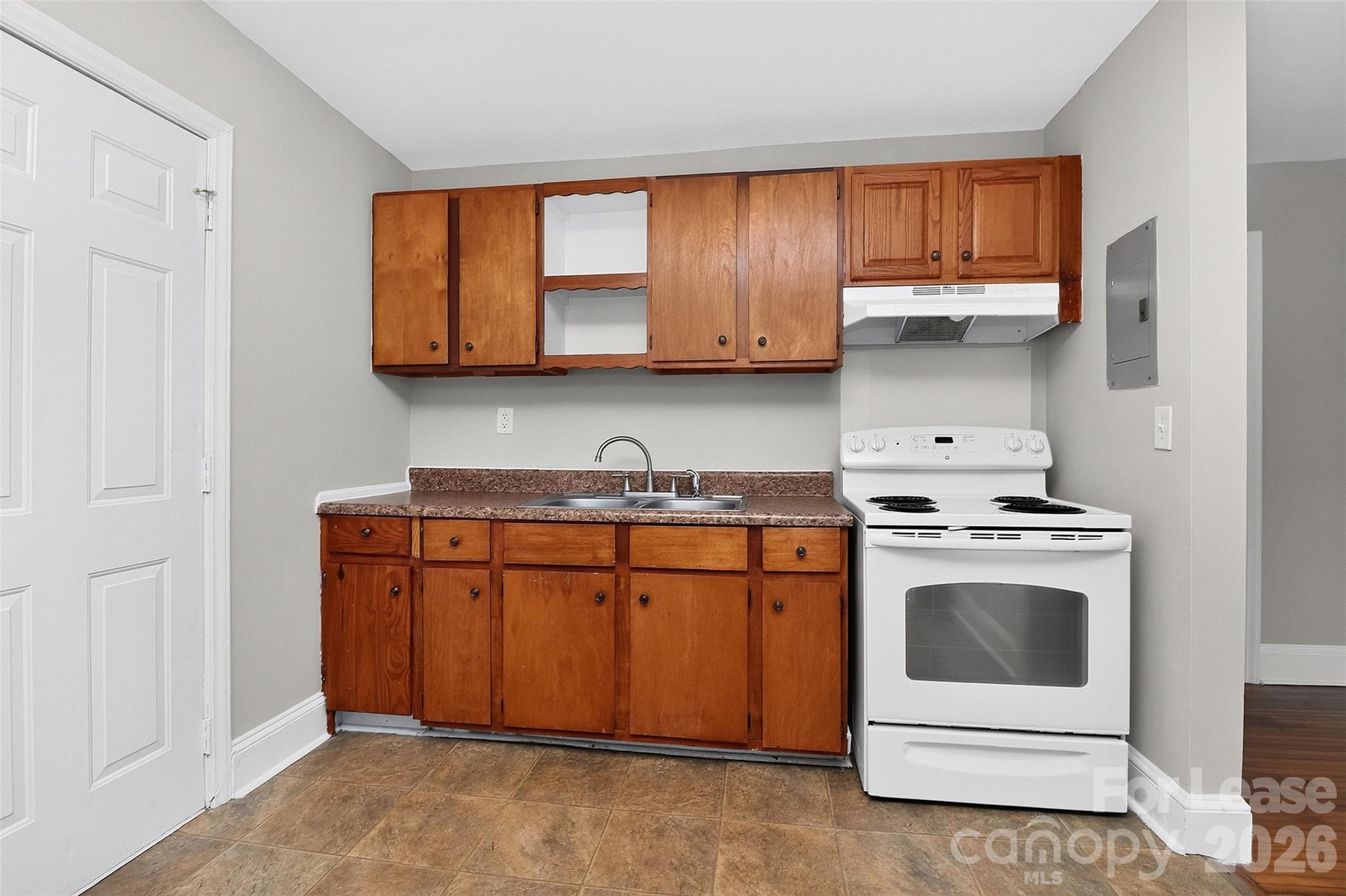1908 Woodcrest Avenue Property Photo 18
