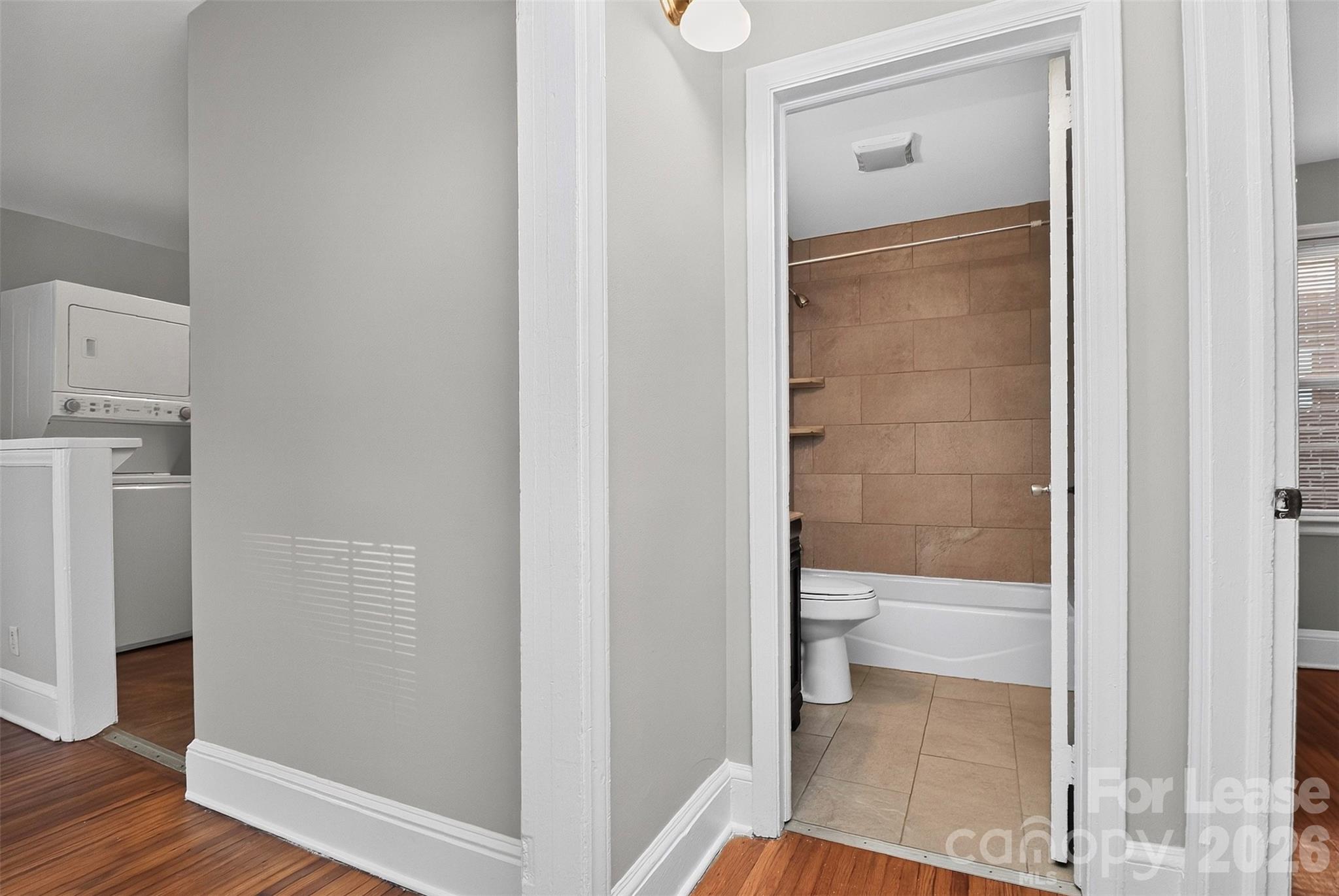 1908 Woodcrest Avenue Property Photo 22