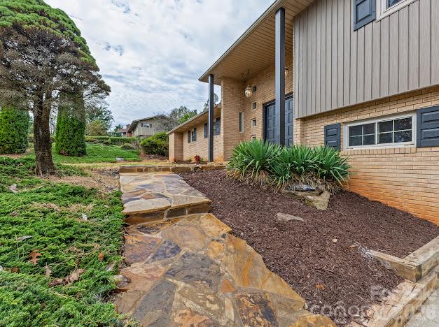 1824 Chrosaro Place Property Photo 4