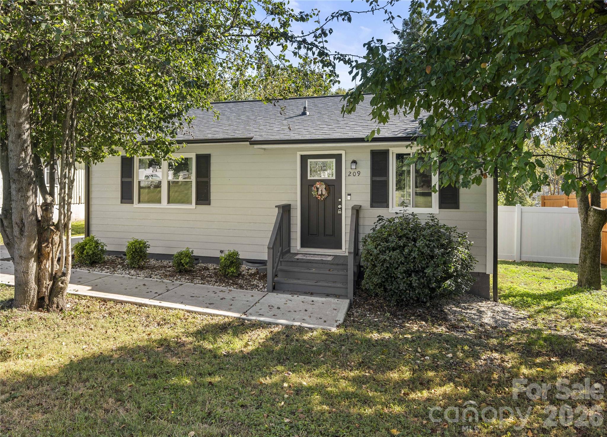 209 Rhyne Street Property Photo 1