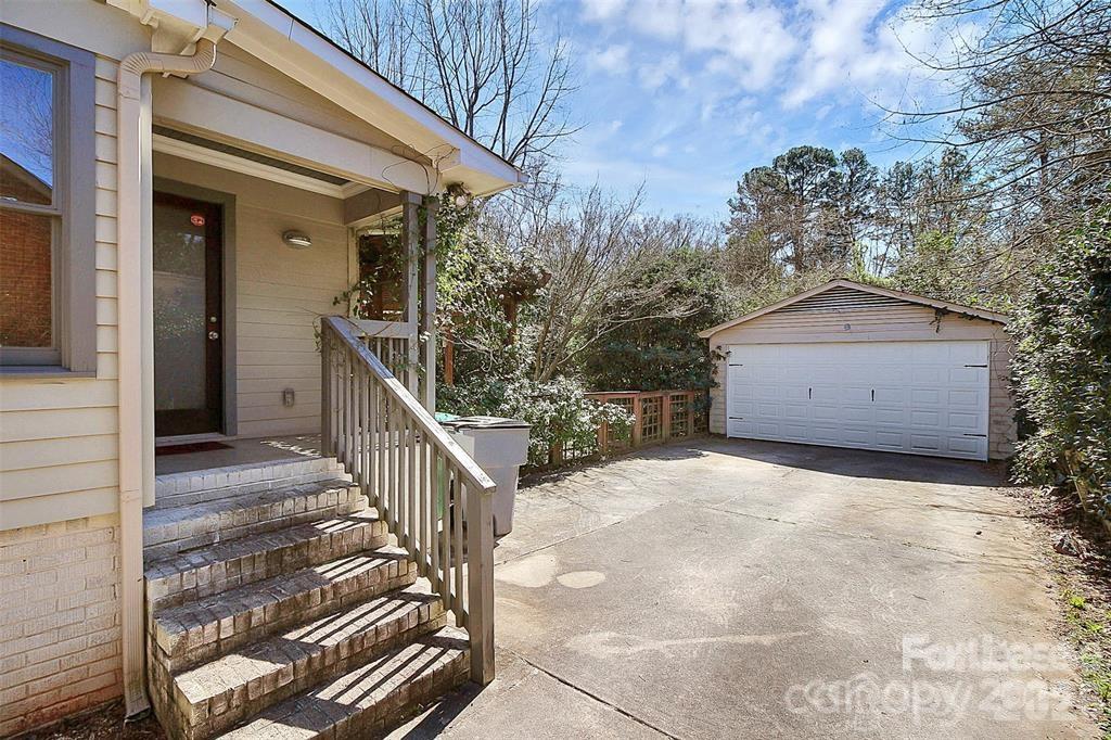 1326 Pinecrest Avenue Property Photo 3