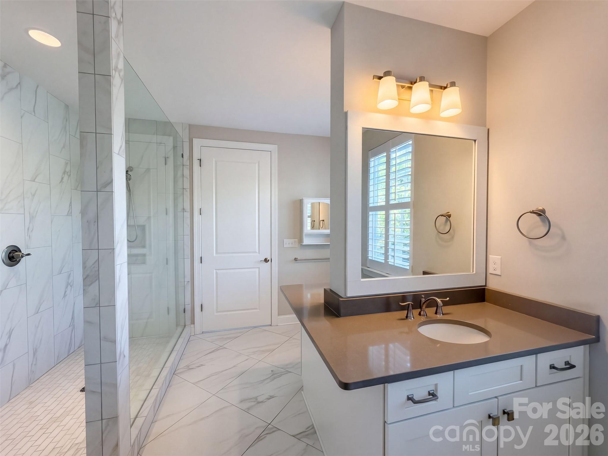 4237 Island Fox Lane Property Photo 13
