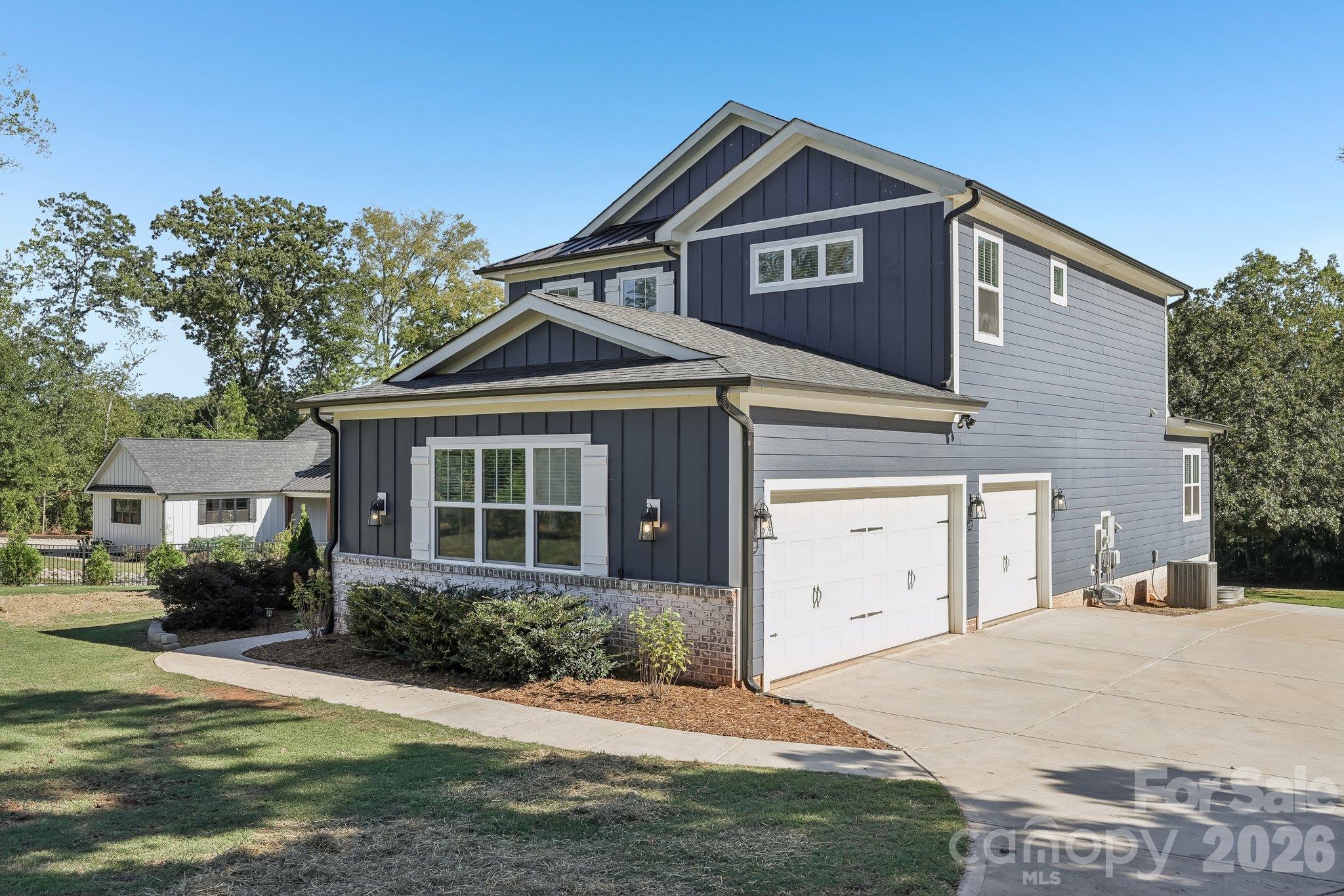 952 Armstrong Road Property Photo 2