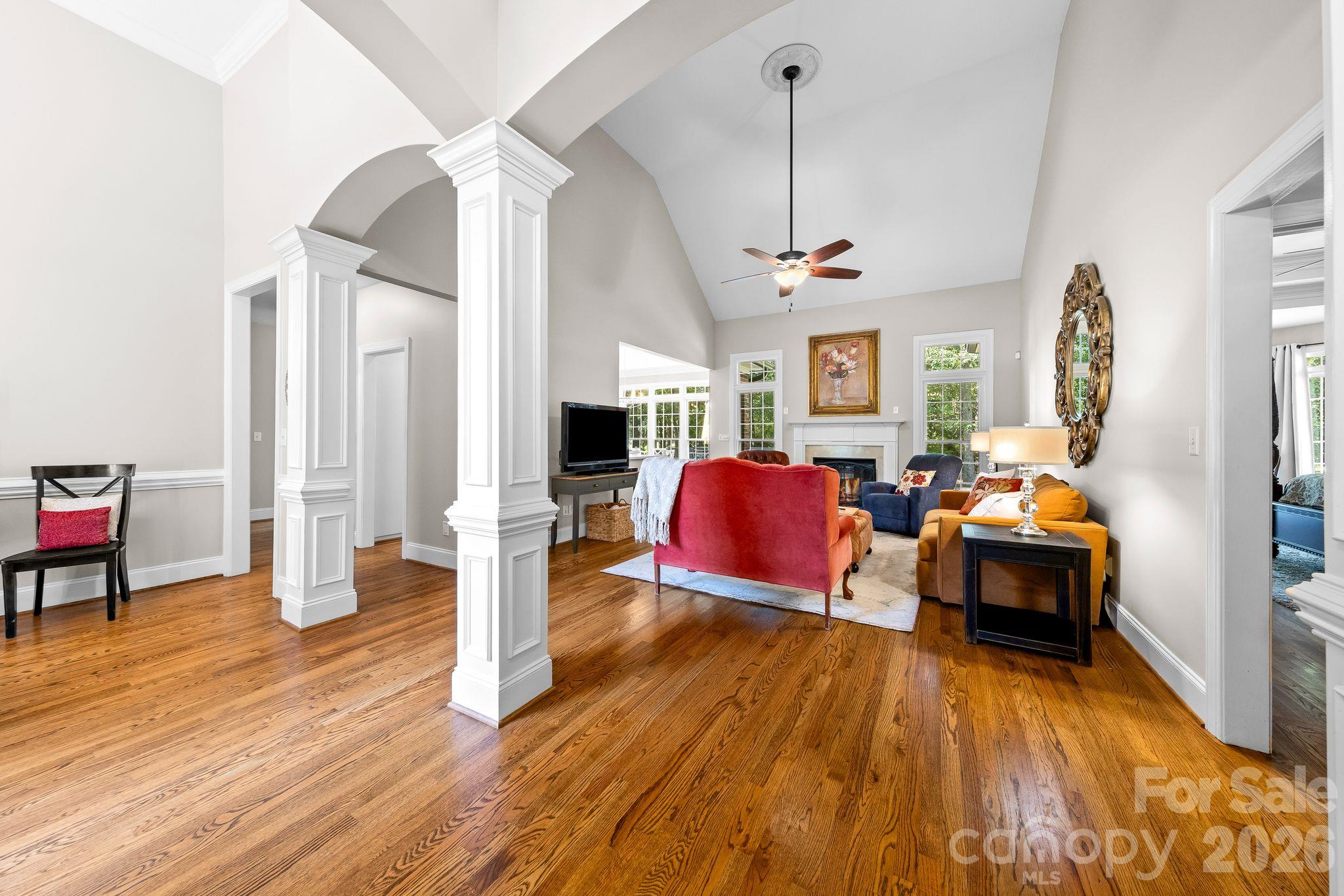 2316 Caernarfon Lane Property Photo 6