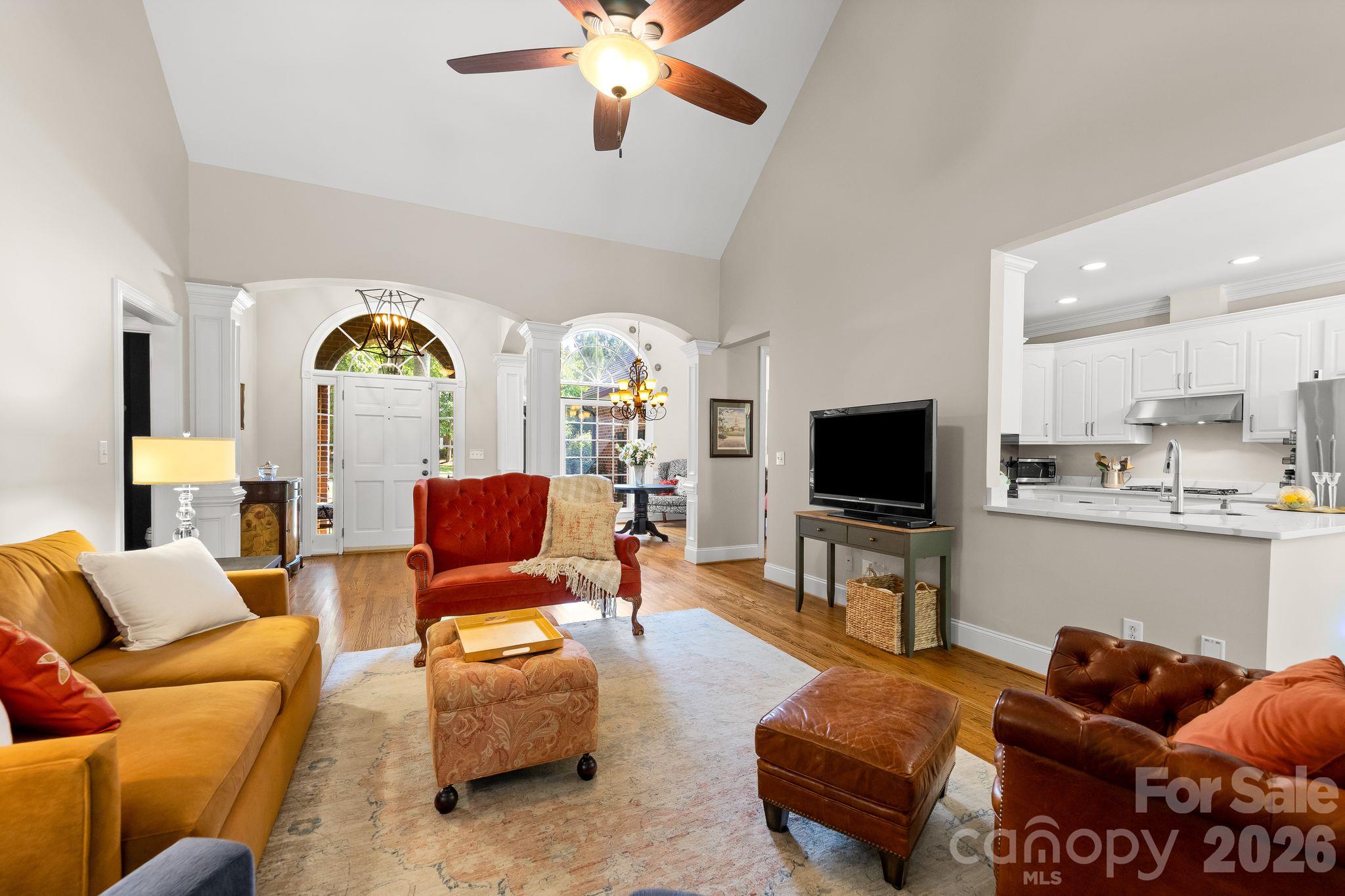2316 Caernarfon Lane Property Photo 8