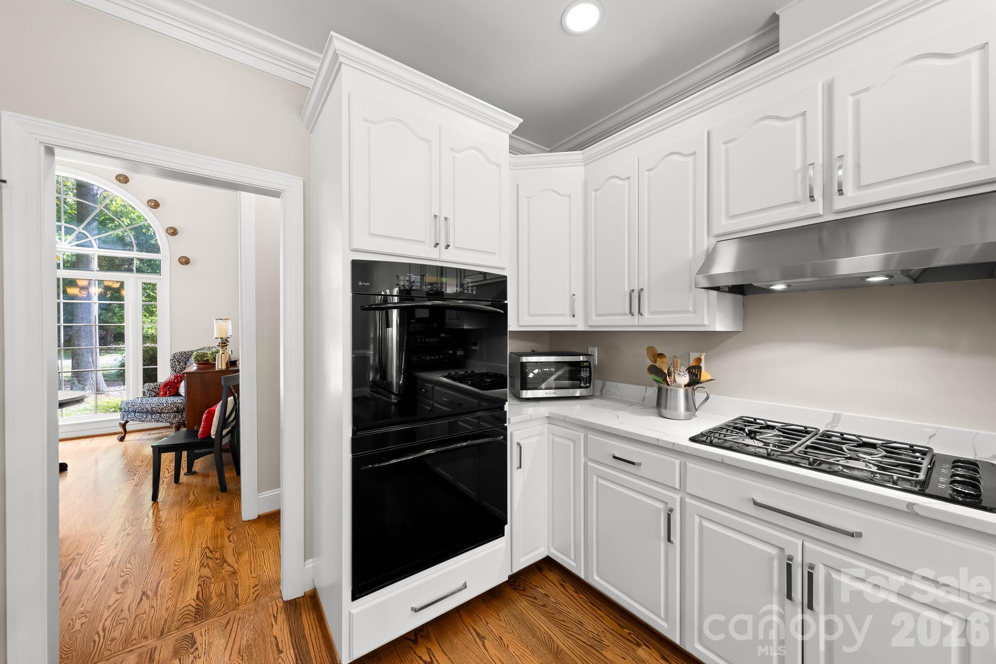 2316 Caernarfon Lane Property Photo 14