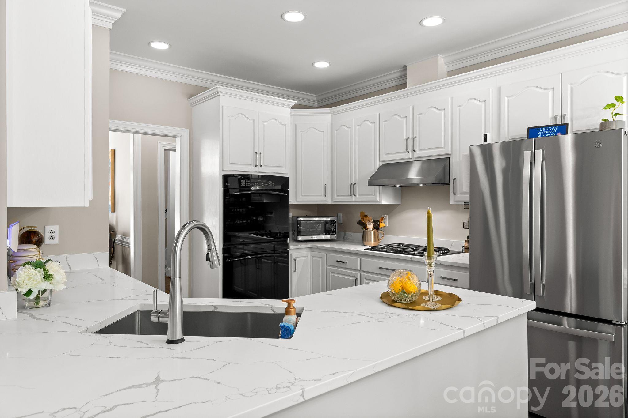 2316 Caernarfon Lane Property Photo 15