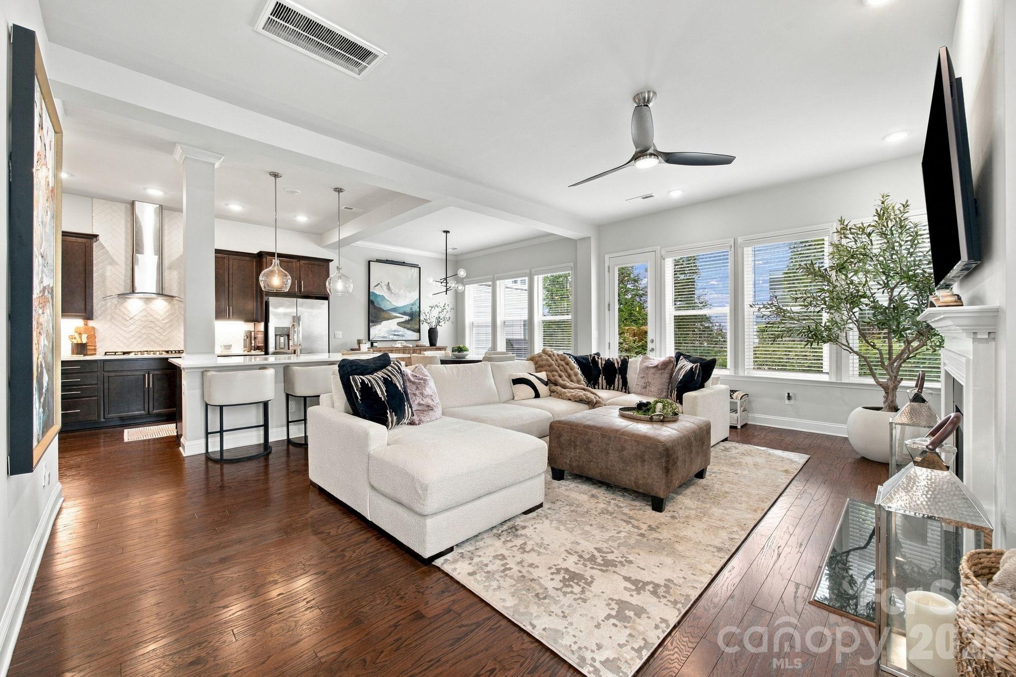 9002 Boling Green Drive Property Photo 2