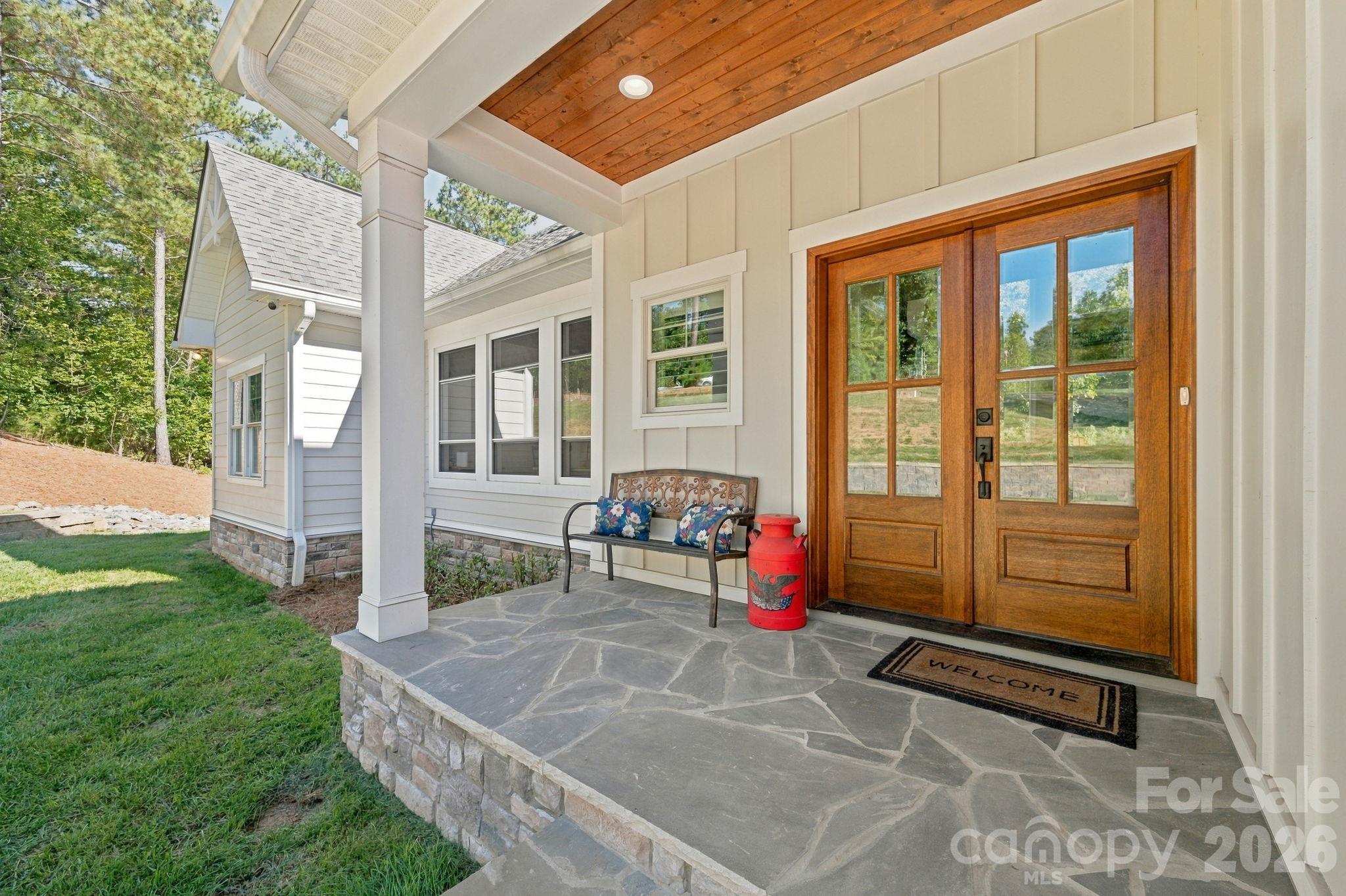 6810 Mcgalliard Pointe Drive Property Photo 3