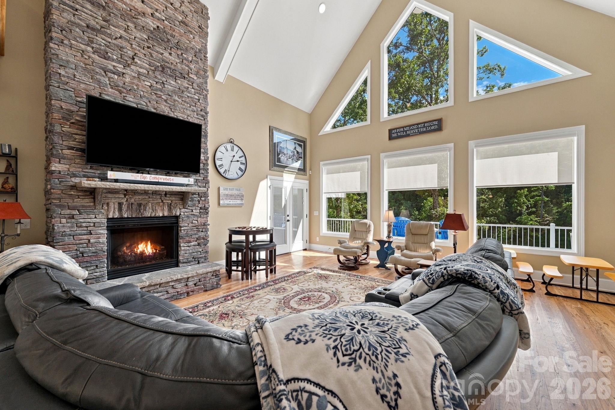 6810 Mcgalliard Pointe Drive Property Photo 6