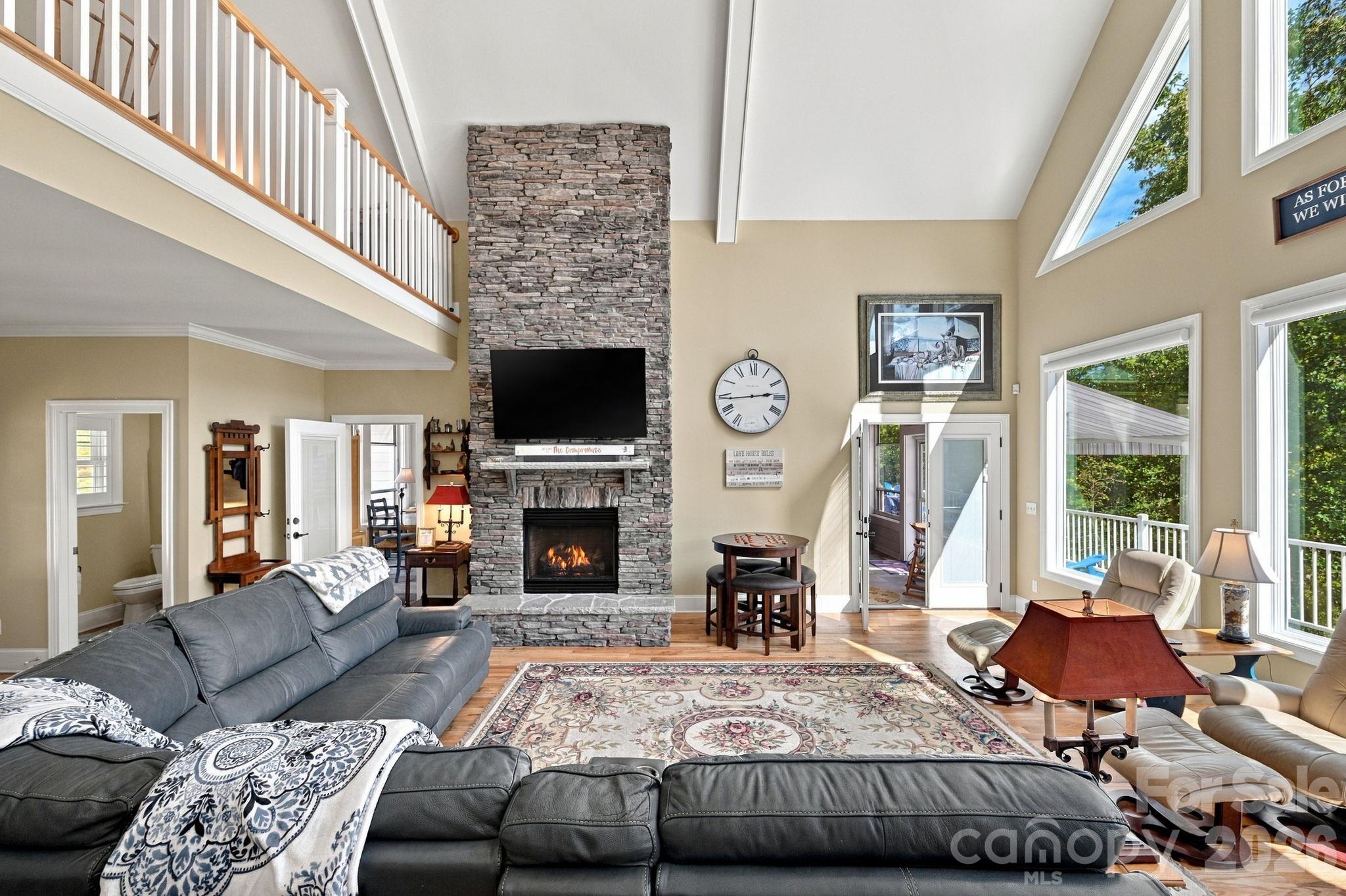 6810 Mcgalliard Pointe Drive Property Photo 7