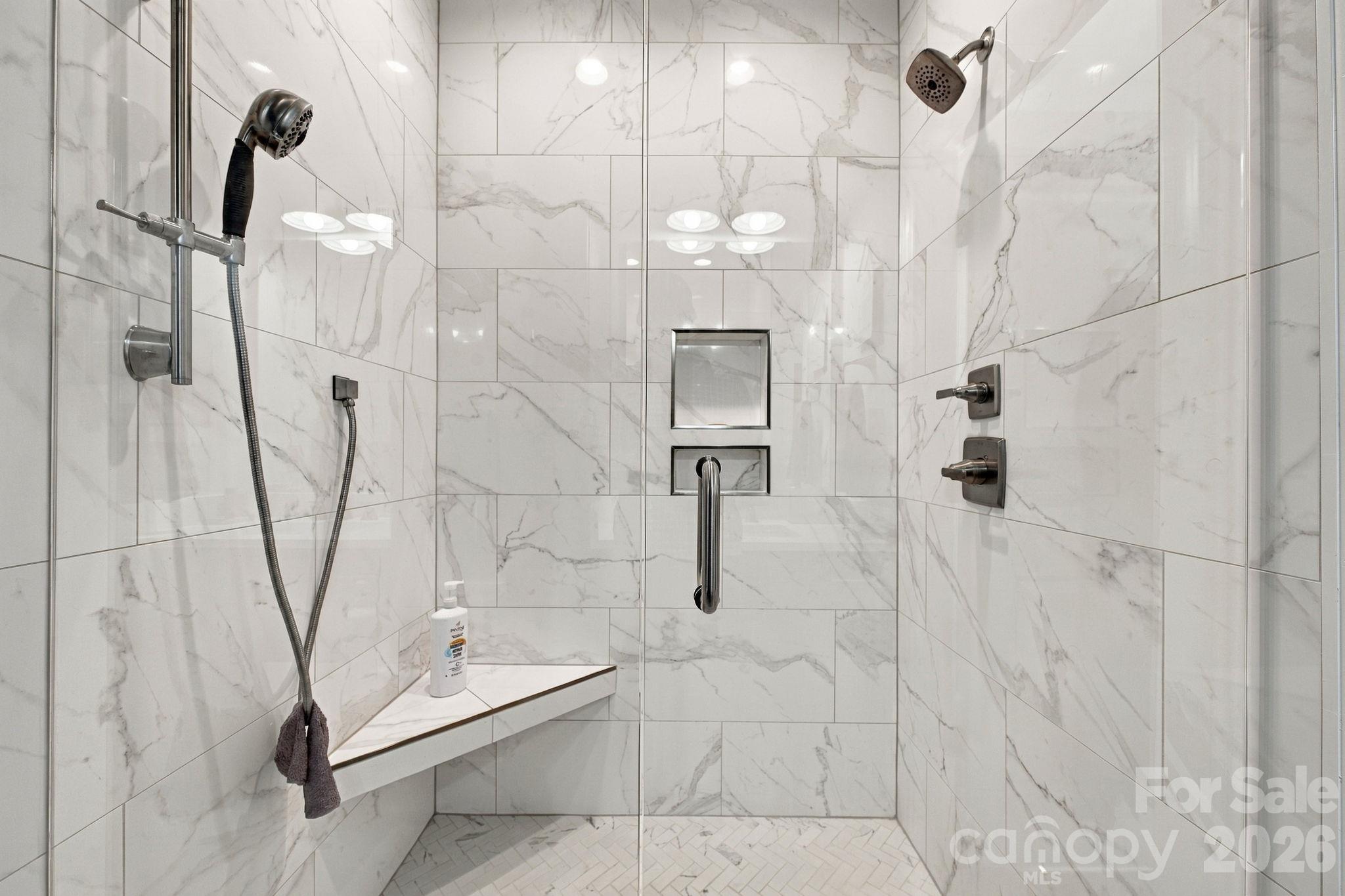 6810 Mcgalliard Pointe Drive Property Photo 19