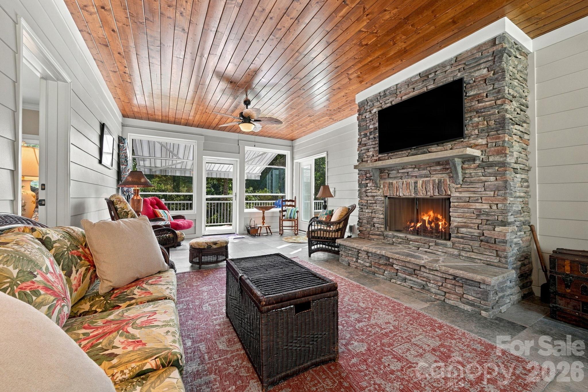 6810 Mcgalliard Pointe Drive Property Photo 20