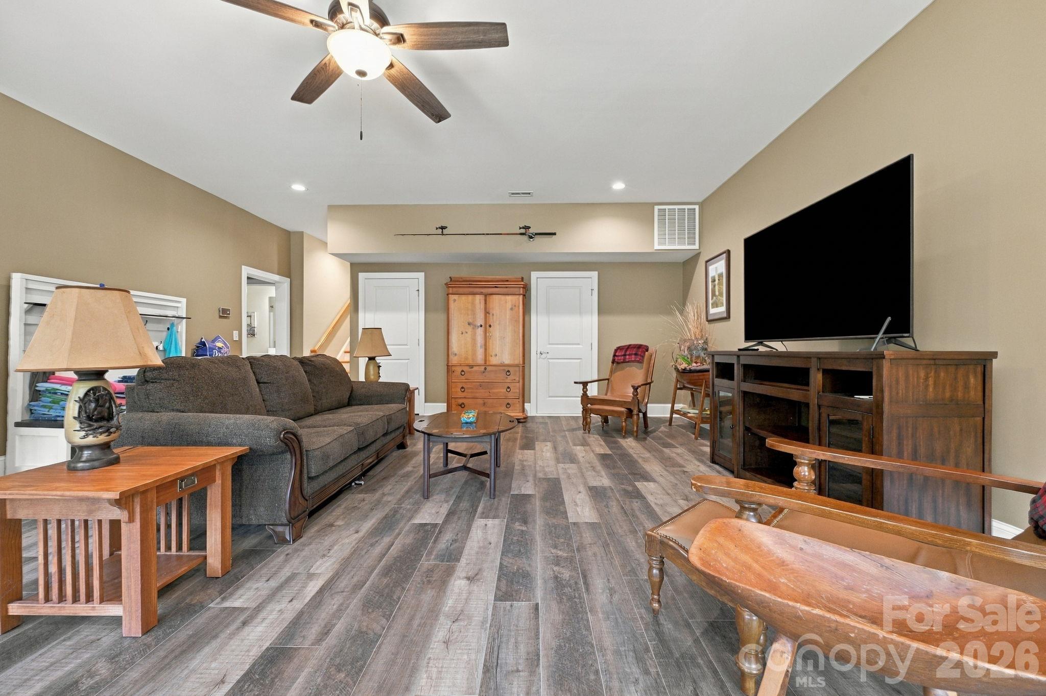 6810 Mcgalliard Pointe Drive Property Photo 29