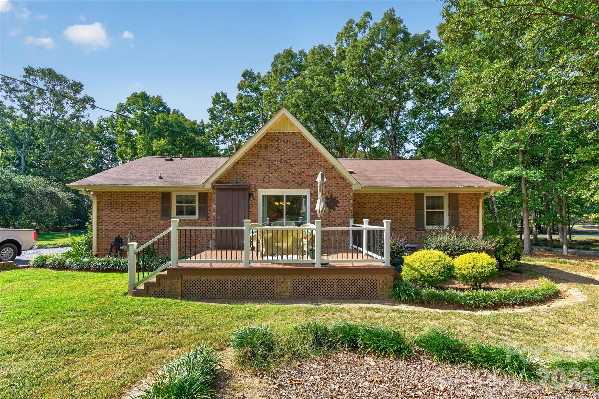 2209 Rainbrook Drive Property Photo 2
