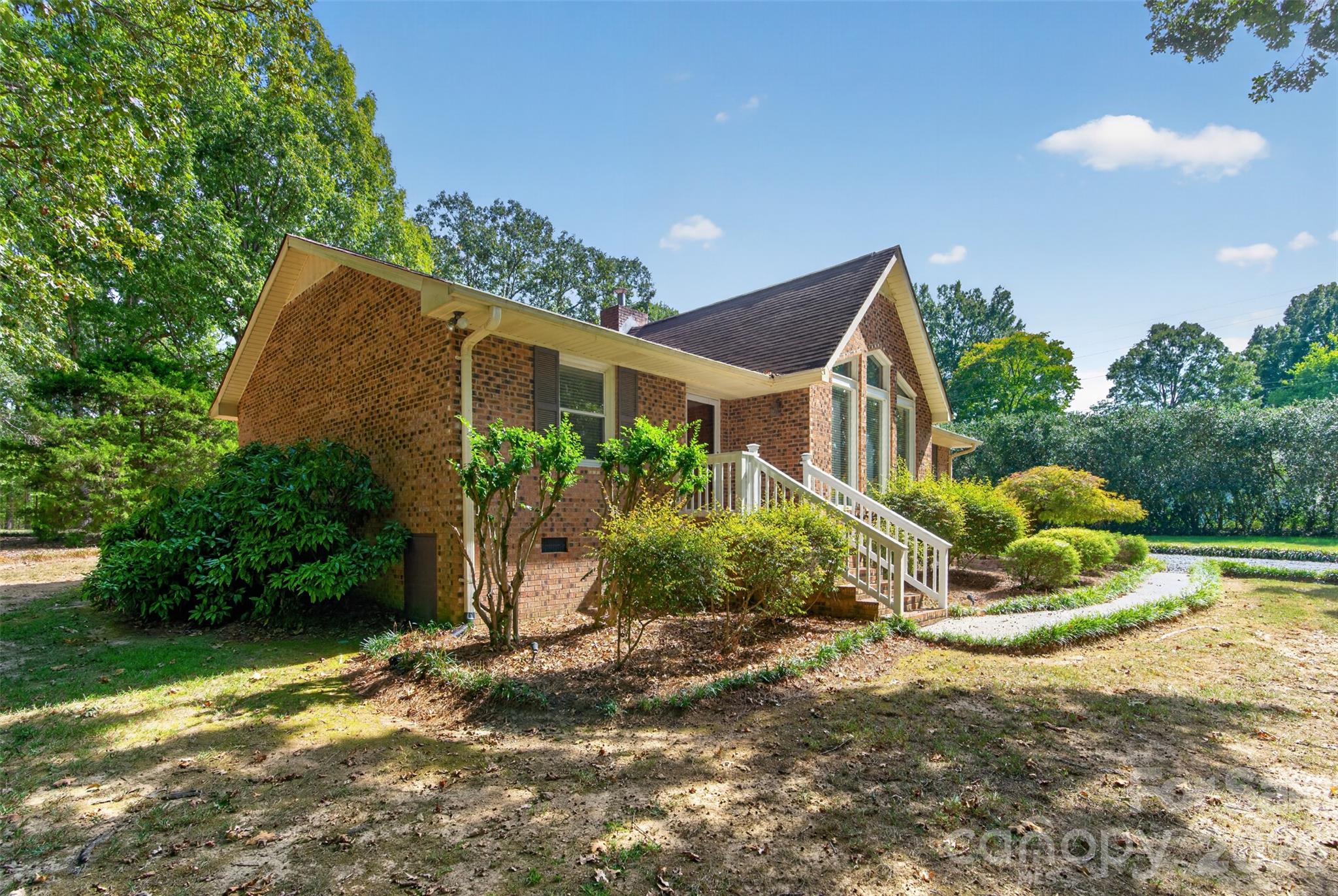 2209 Rainbrook Drive Property Photo 4