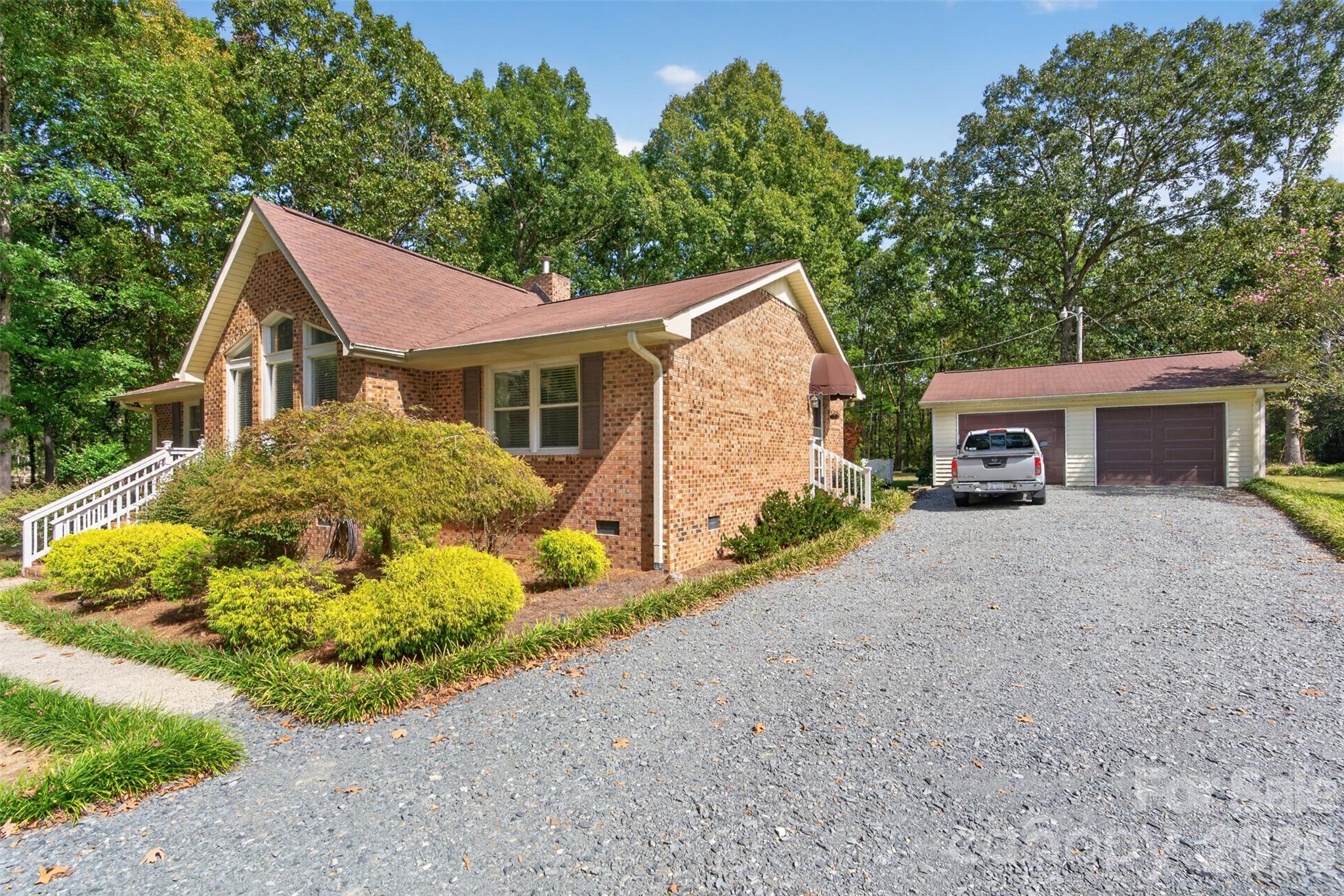 2209 Rainbrook Drive Property Photo 8