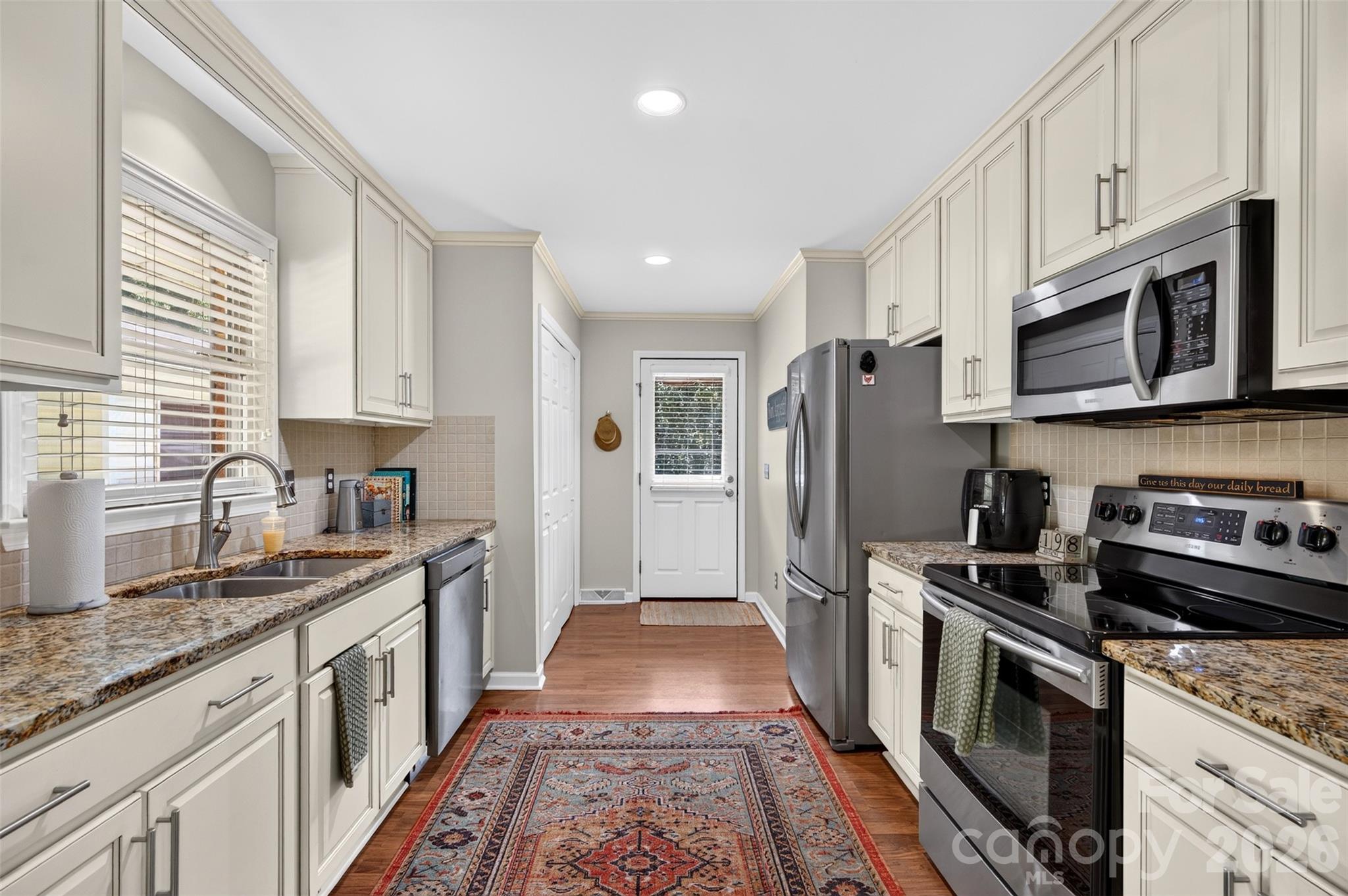 2209 Rainbrook Drive Property Photo 14