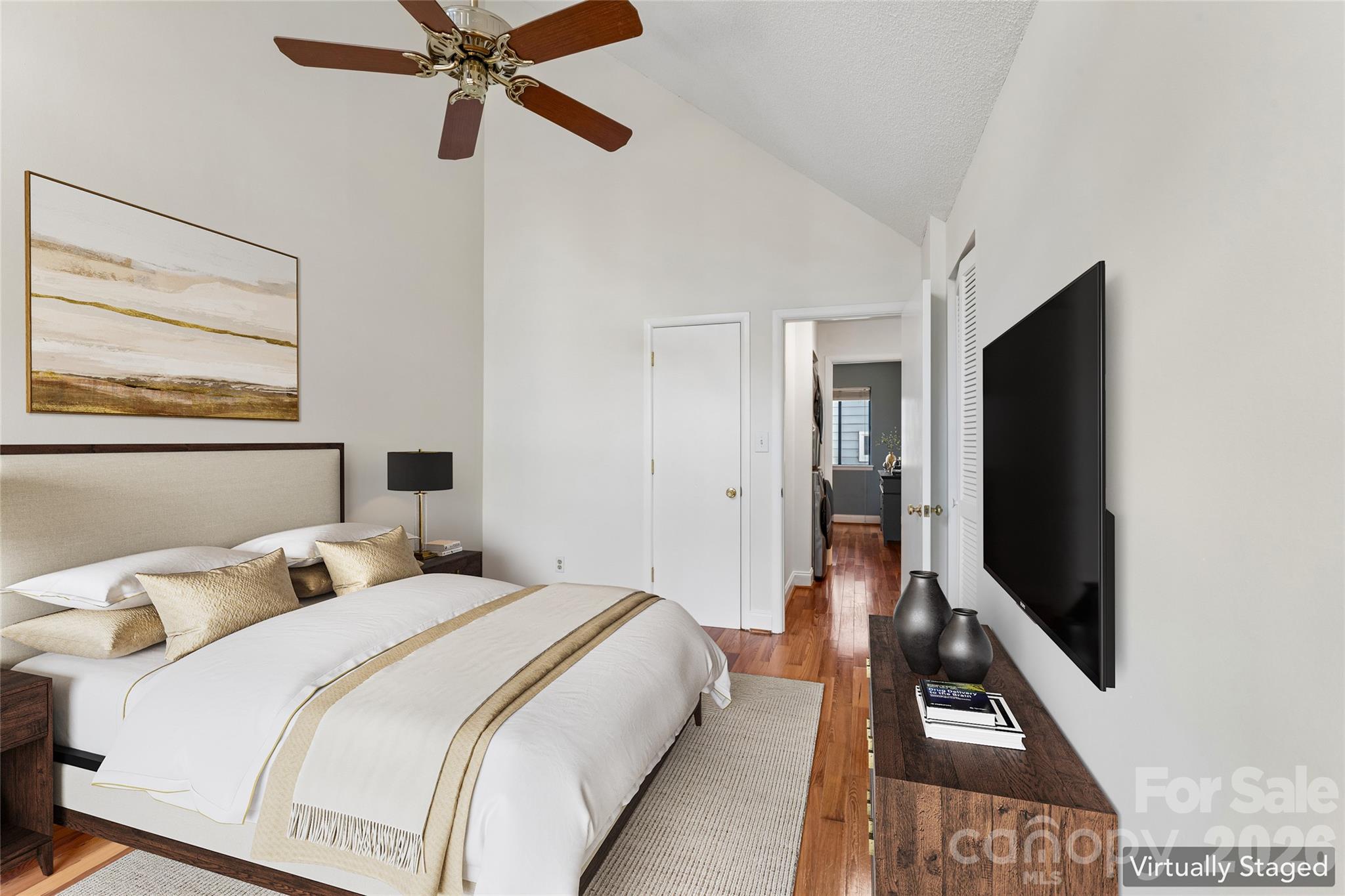 422 W 8th Street Property Photo 2