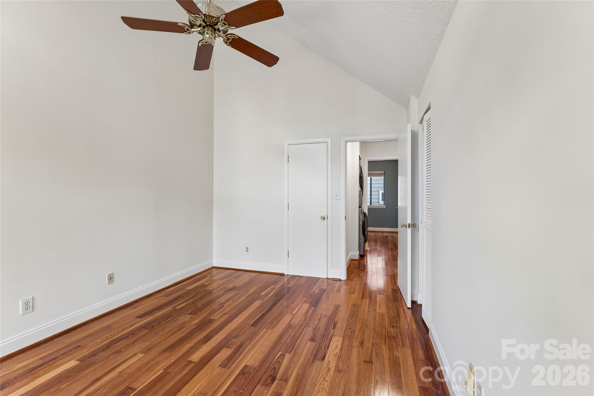 422 W 8th Street Property Photo 5
