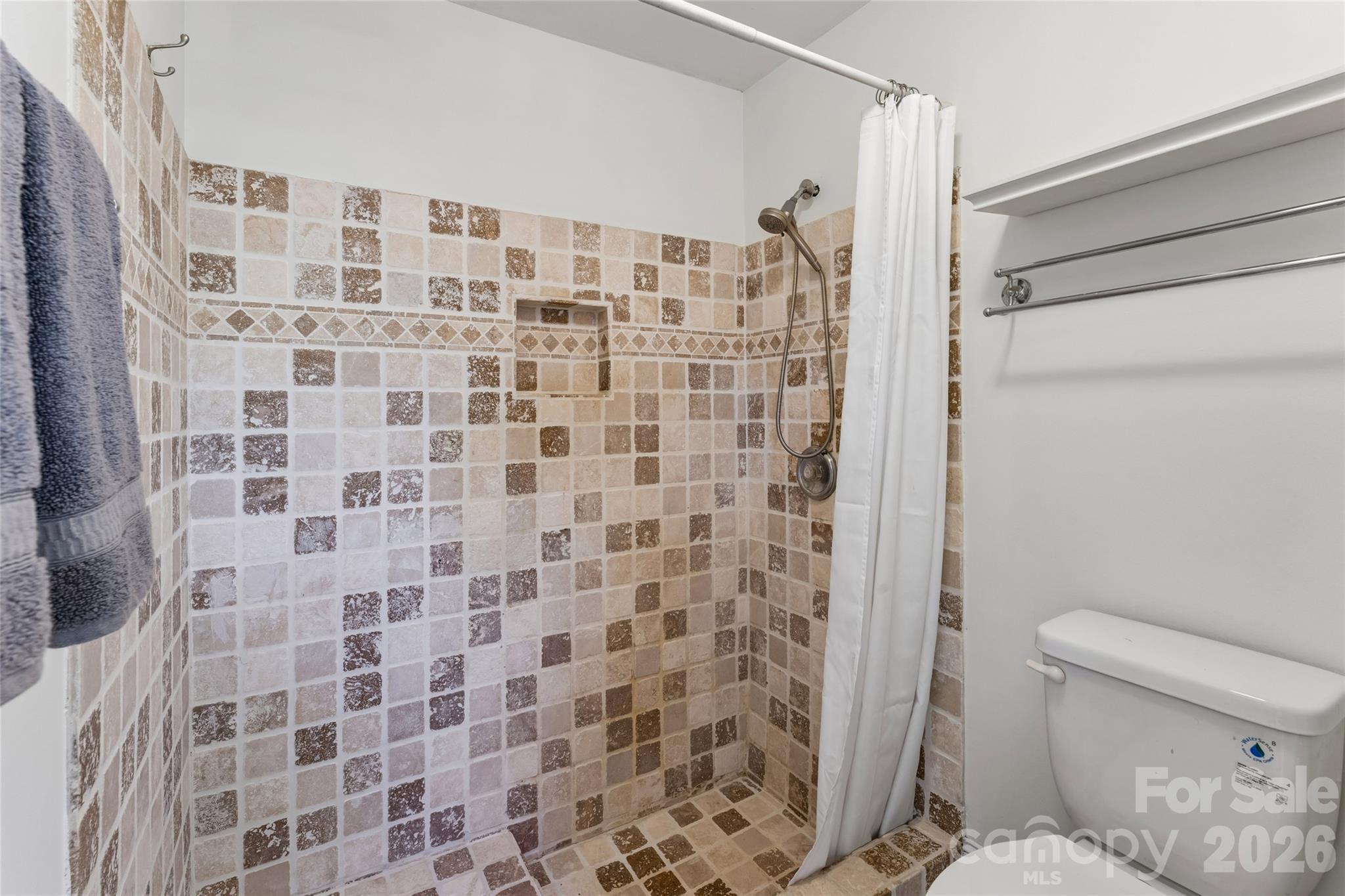 422 W 8th Street Property Photo 6