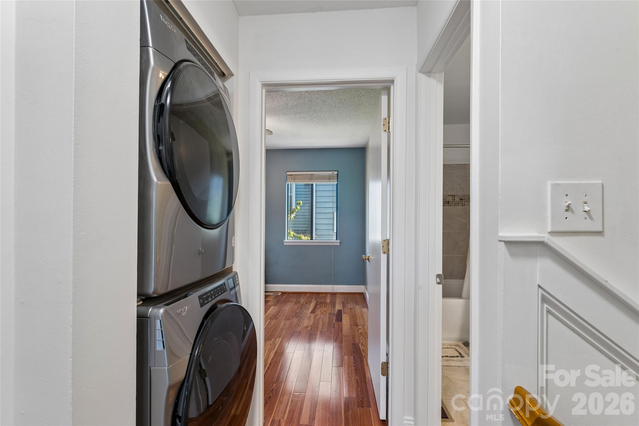 422 W 8th Street Property Photo 8