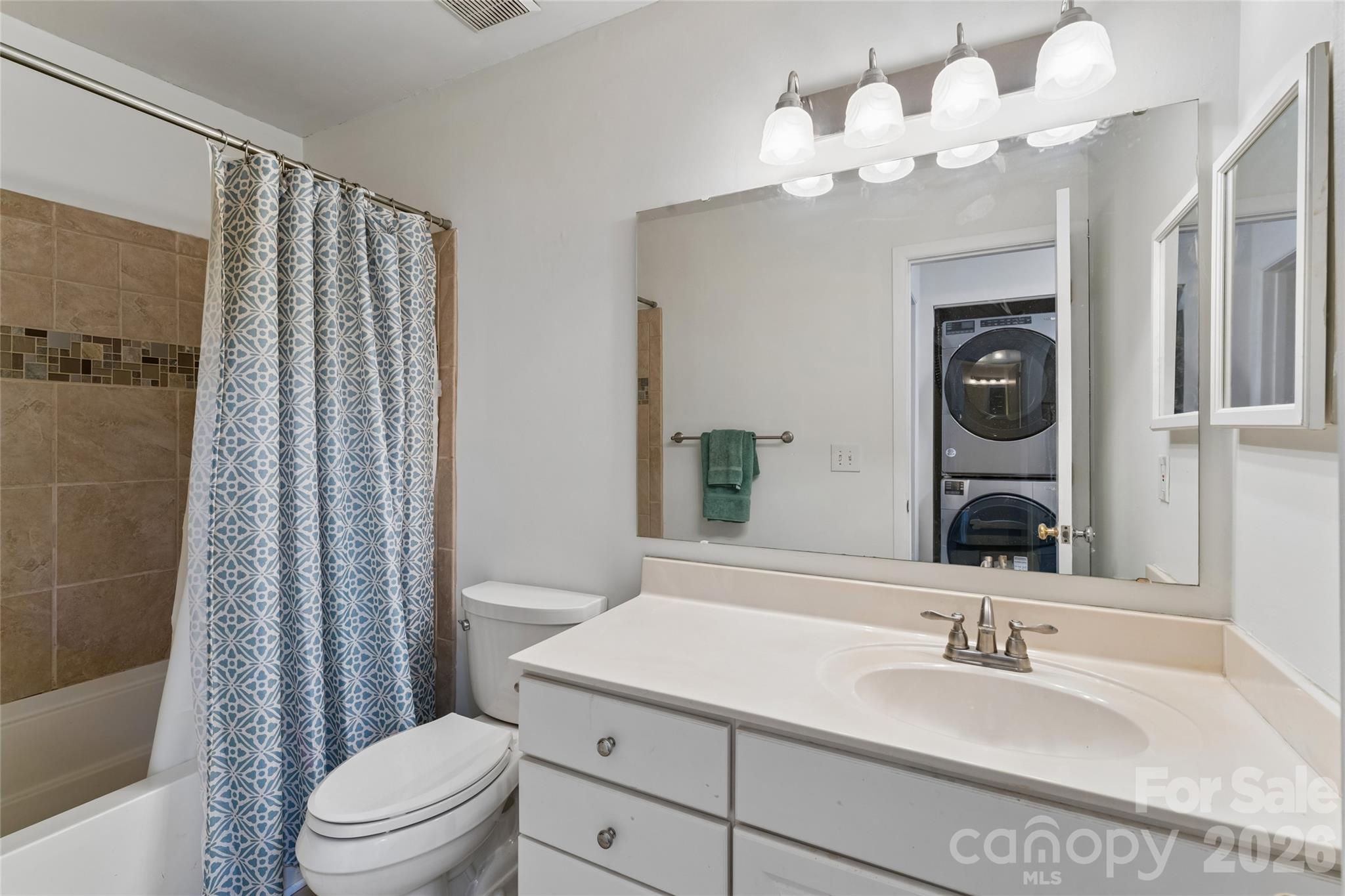 422 W 8th Street Property Photo 12