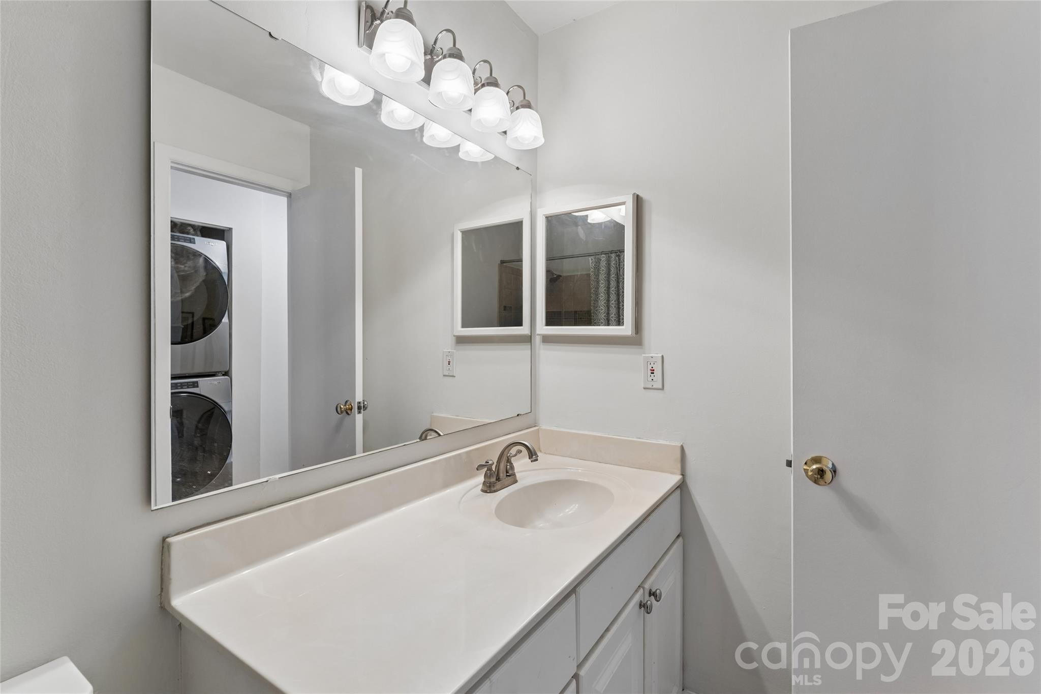 422 W 8th Street Property Photo 13
