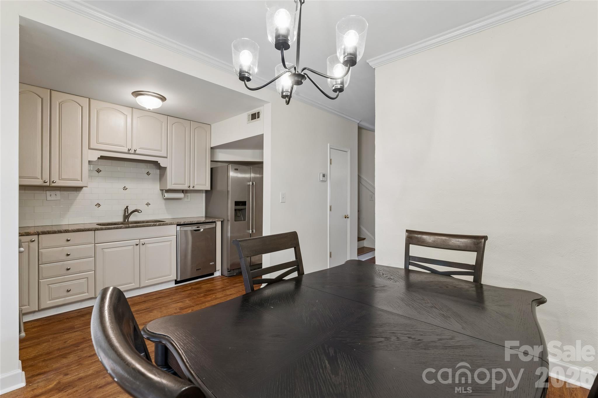 422 W 8th Street Property Photo 21