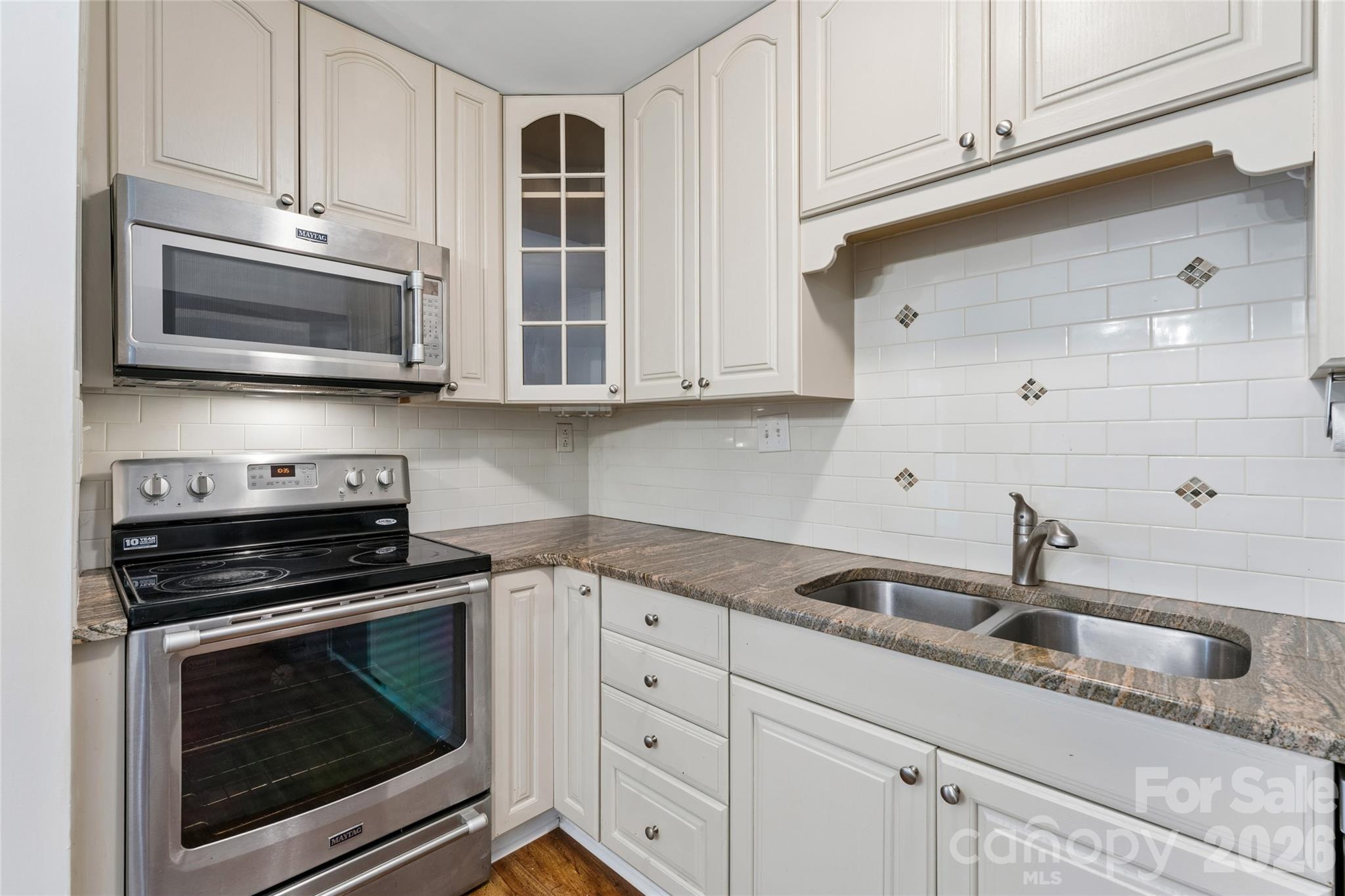 422 W 8th Street Property Photo 23