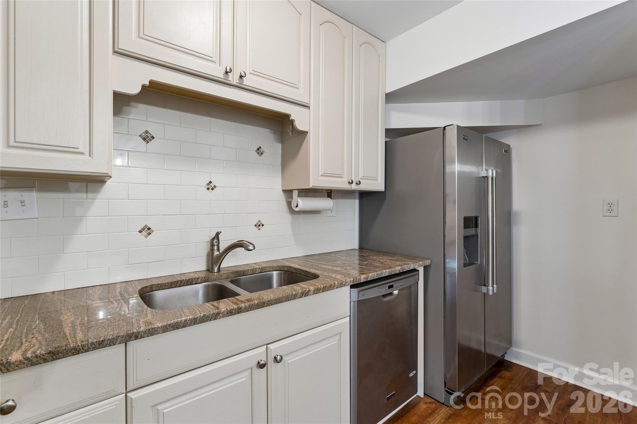 422 W 8th Street Property Photo 24