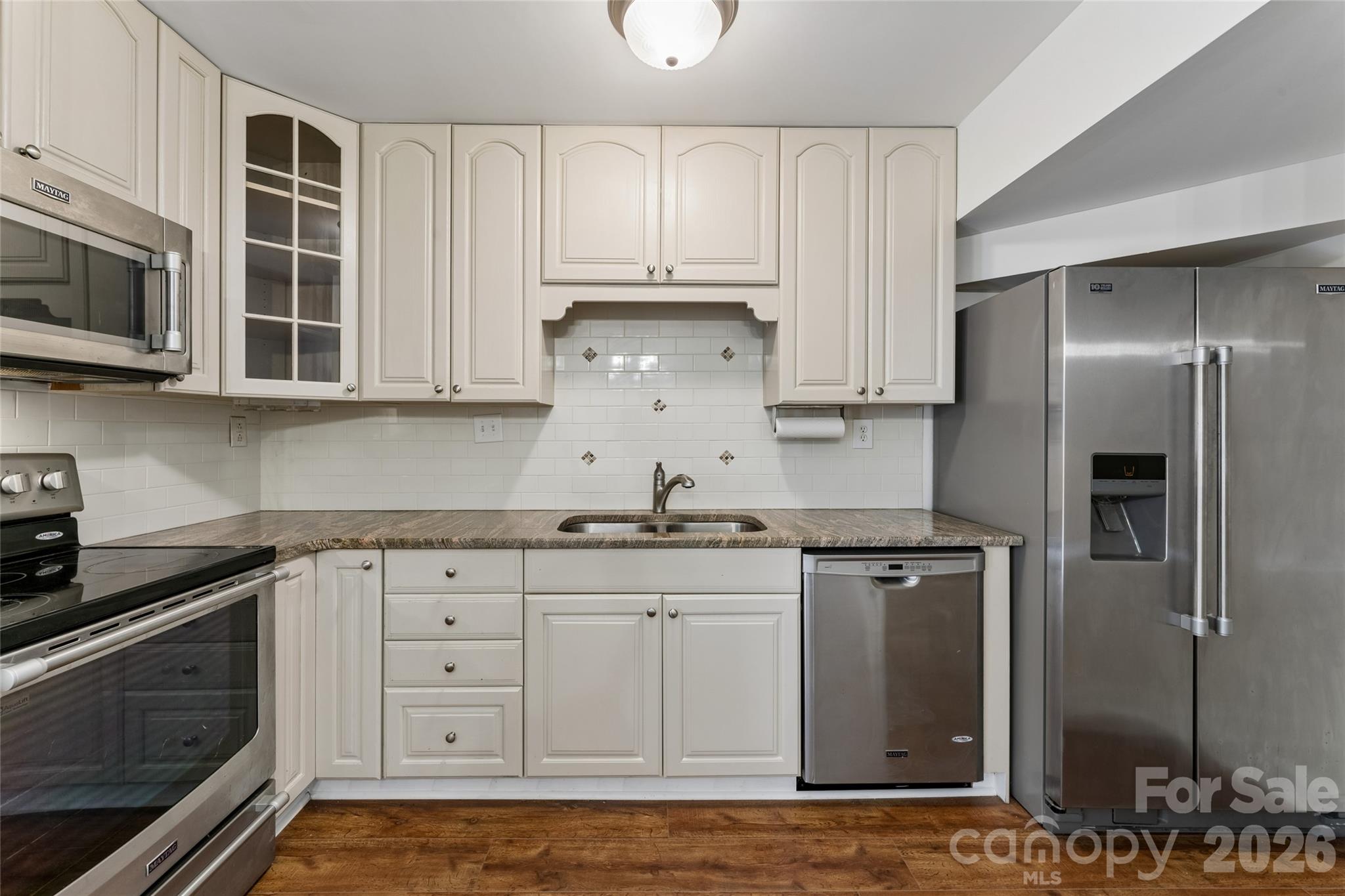 422 W 8th Street Property Photo 25