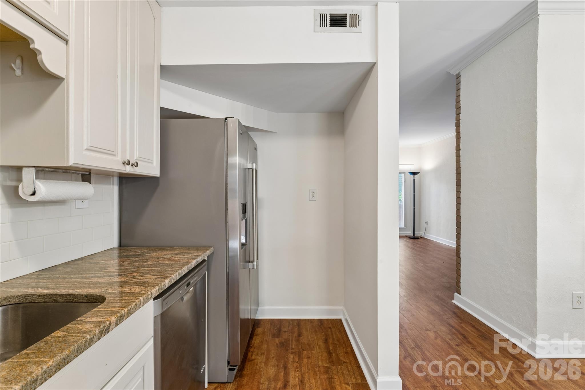 422 W 8th Street Property Photo 27