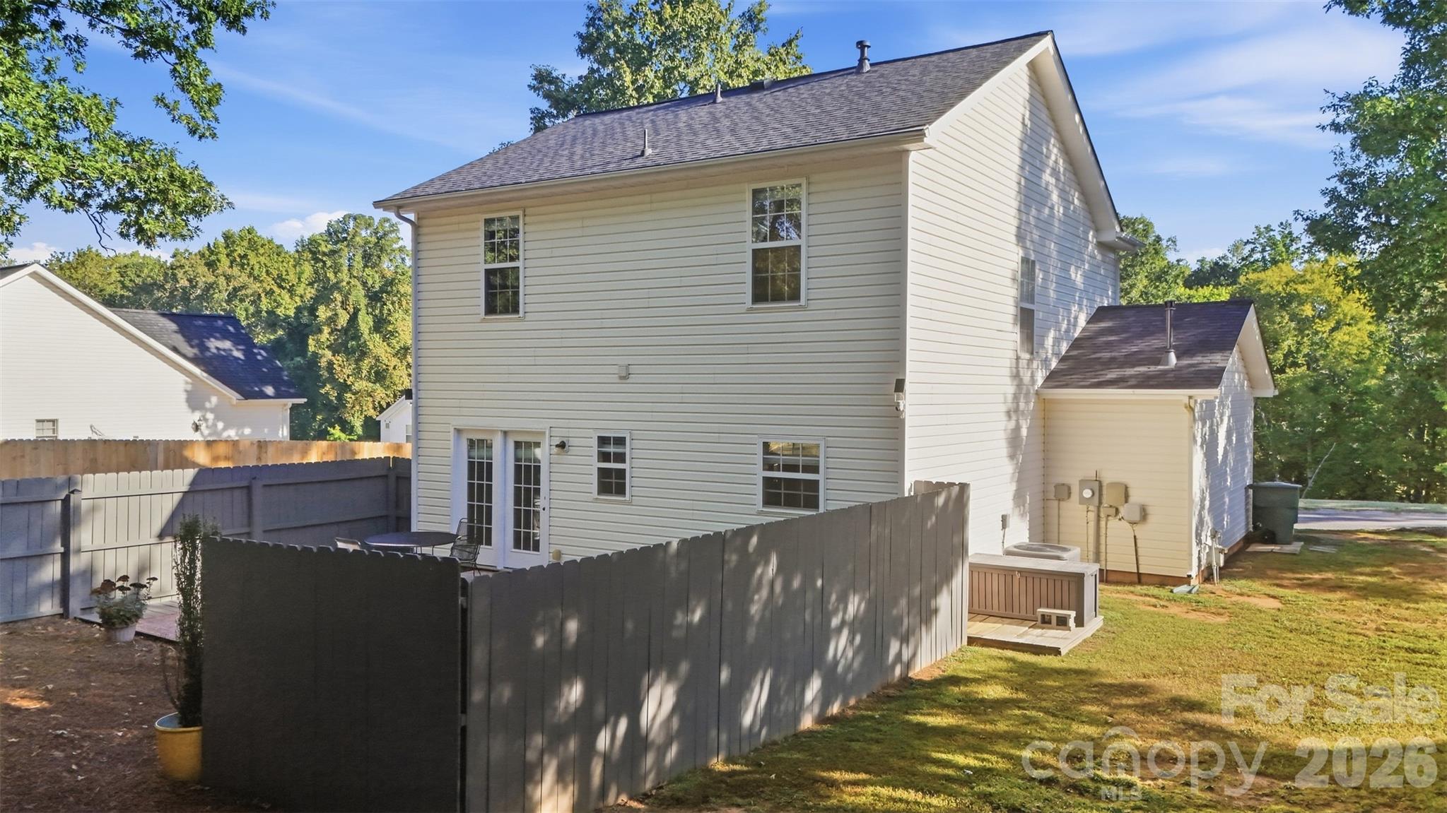 1242 Laurel Woods Drive Property Photo 5