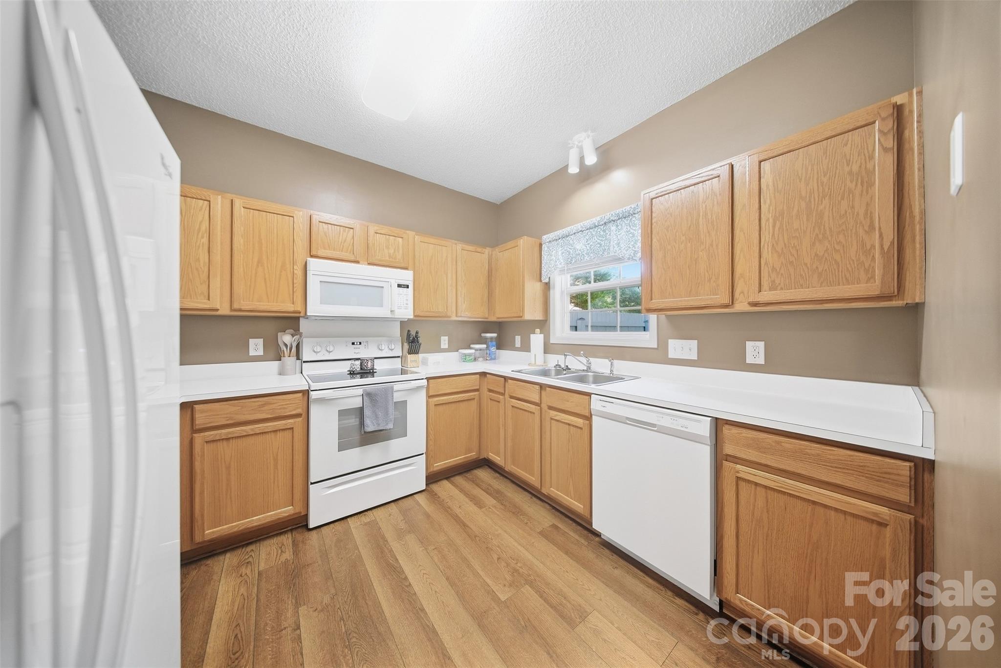 1242 Laurel Woods Drive Property Photo 14